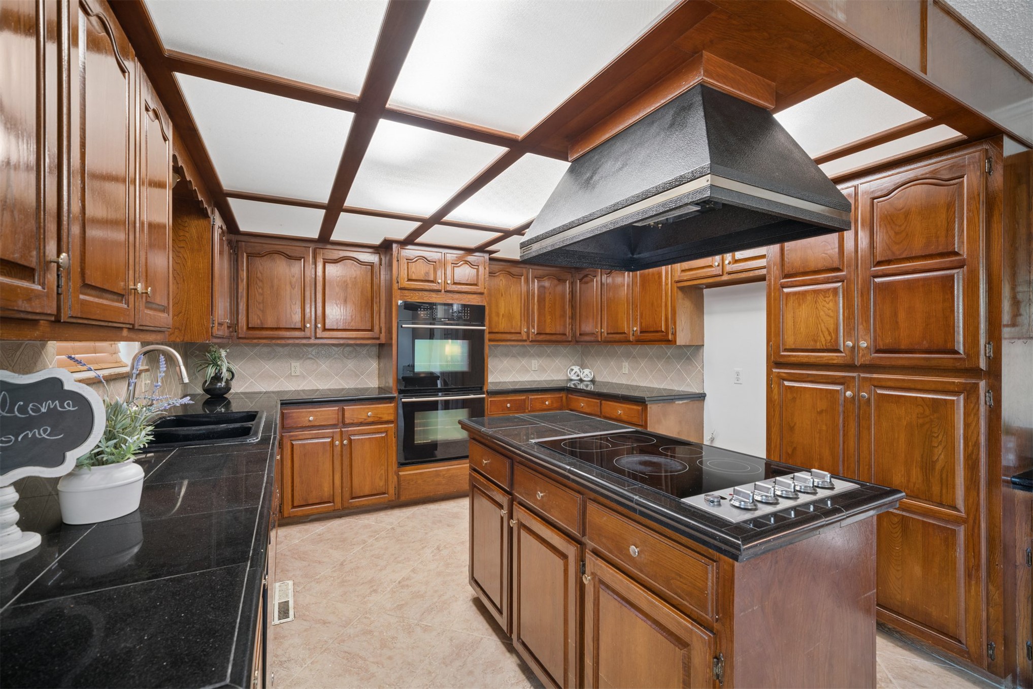 8027 S Irvington Avenue Property Photo 16