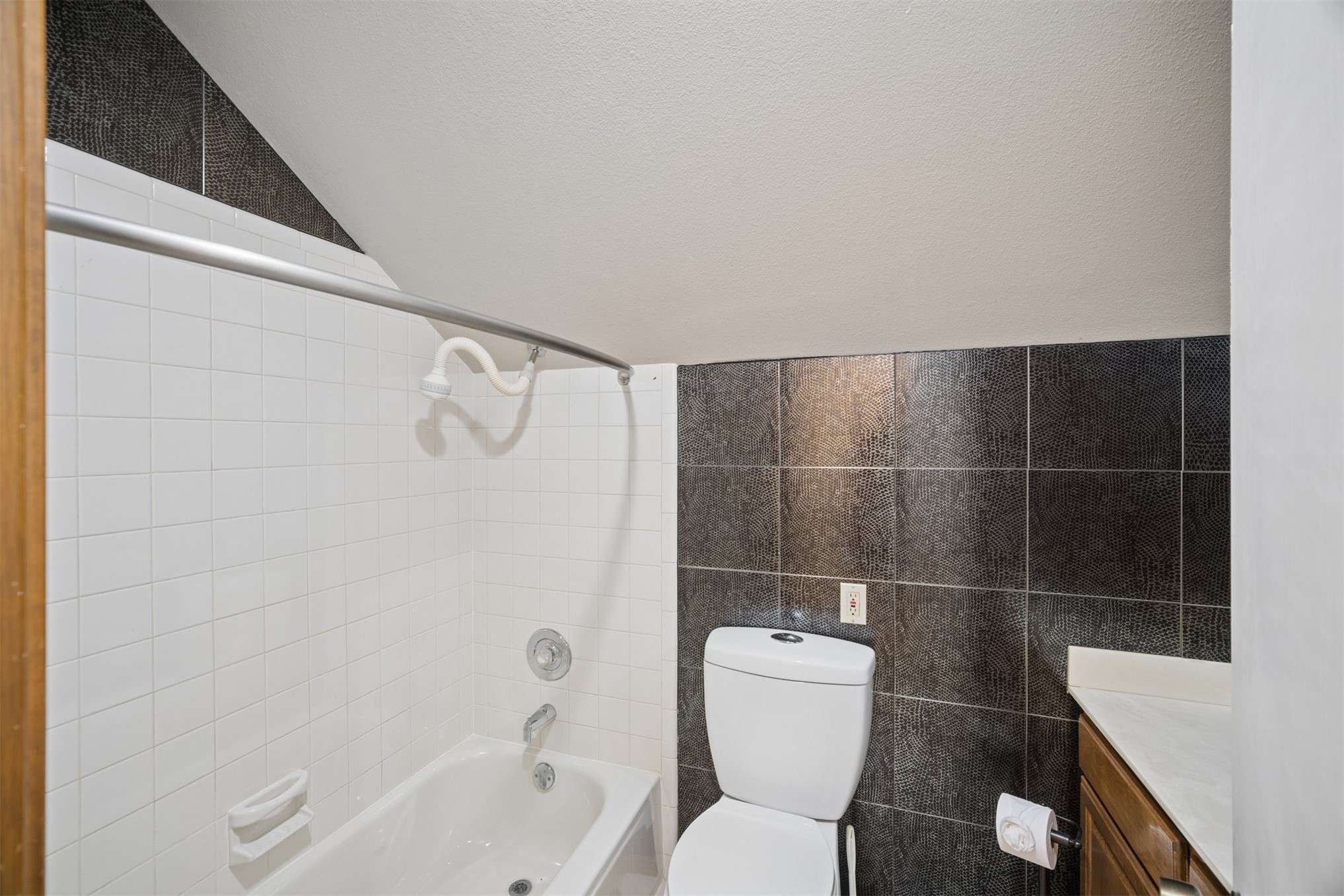 8027 S Irvington Avenue Property Photo 42