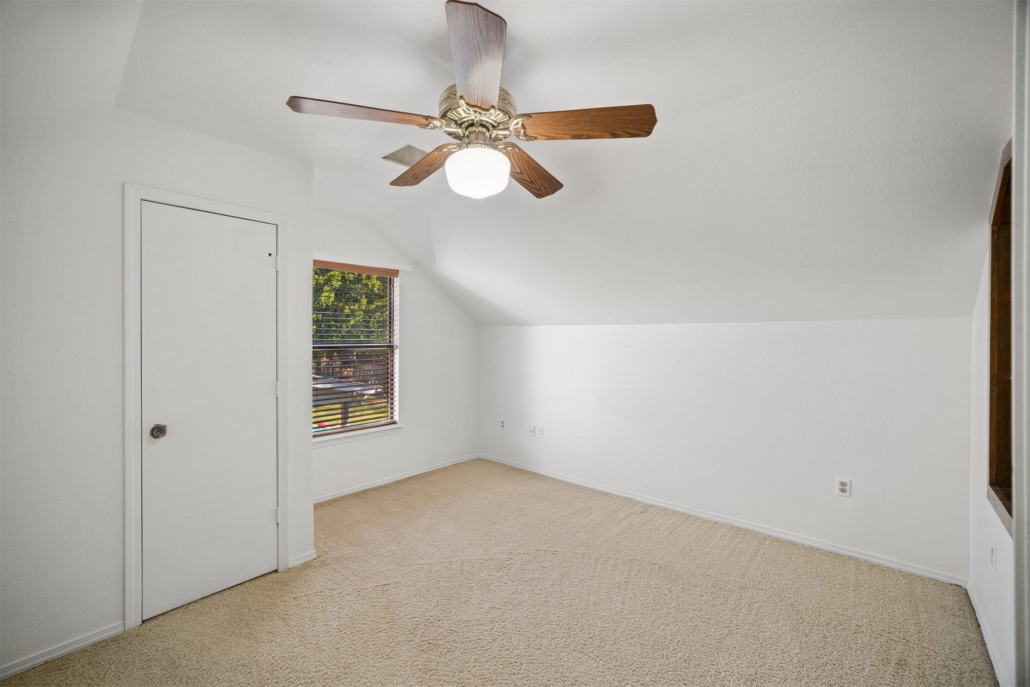 8027 S Irvington Avenue Property Photo 45