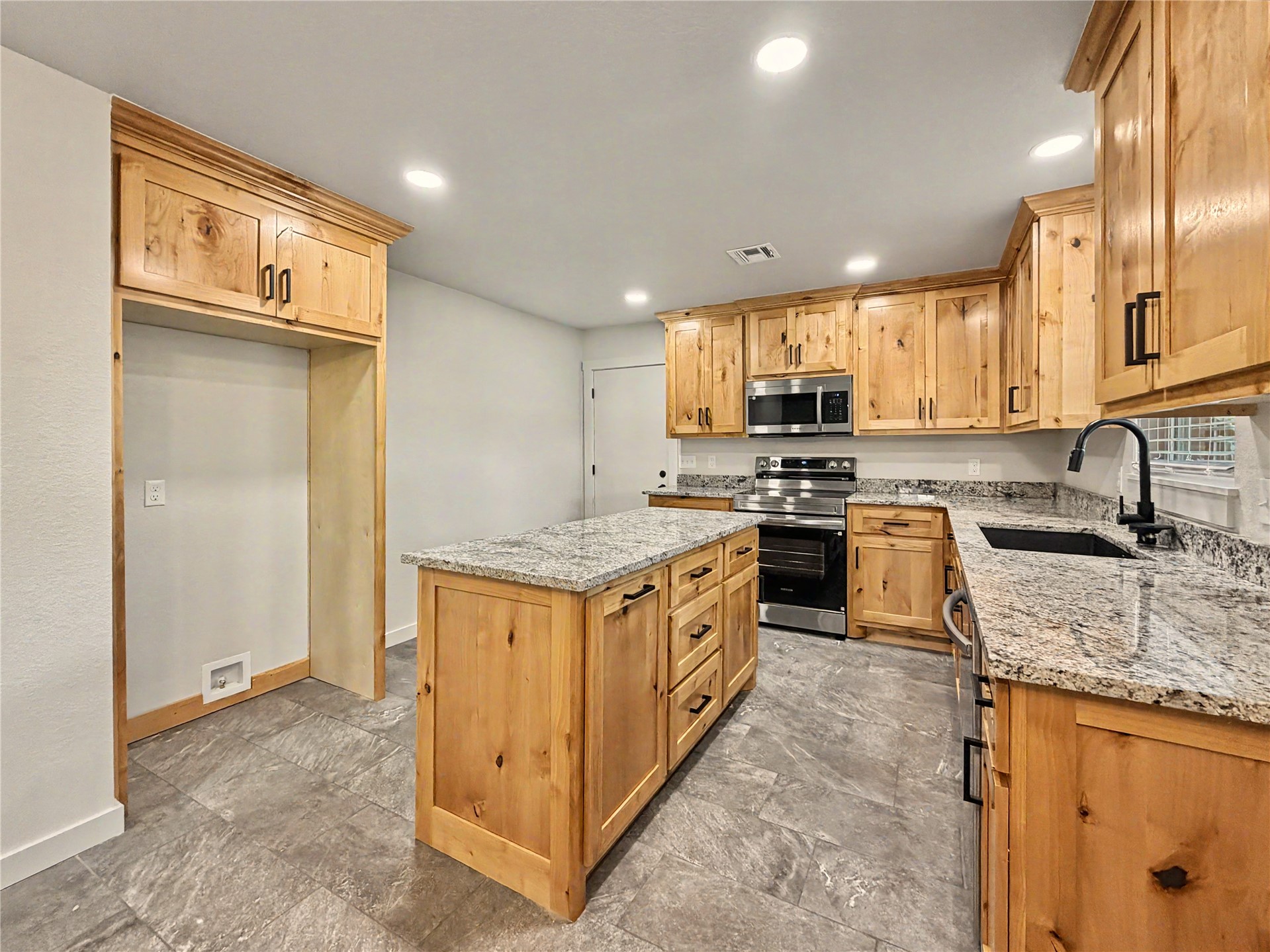 905 Lamer Avenue Property Photo 18