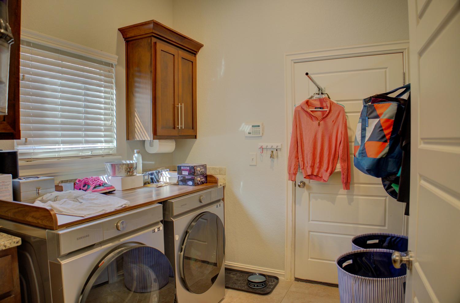 1112 E 36th Street Property Photo 21