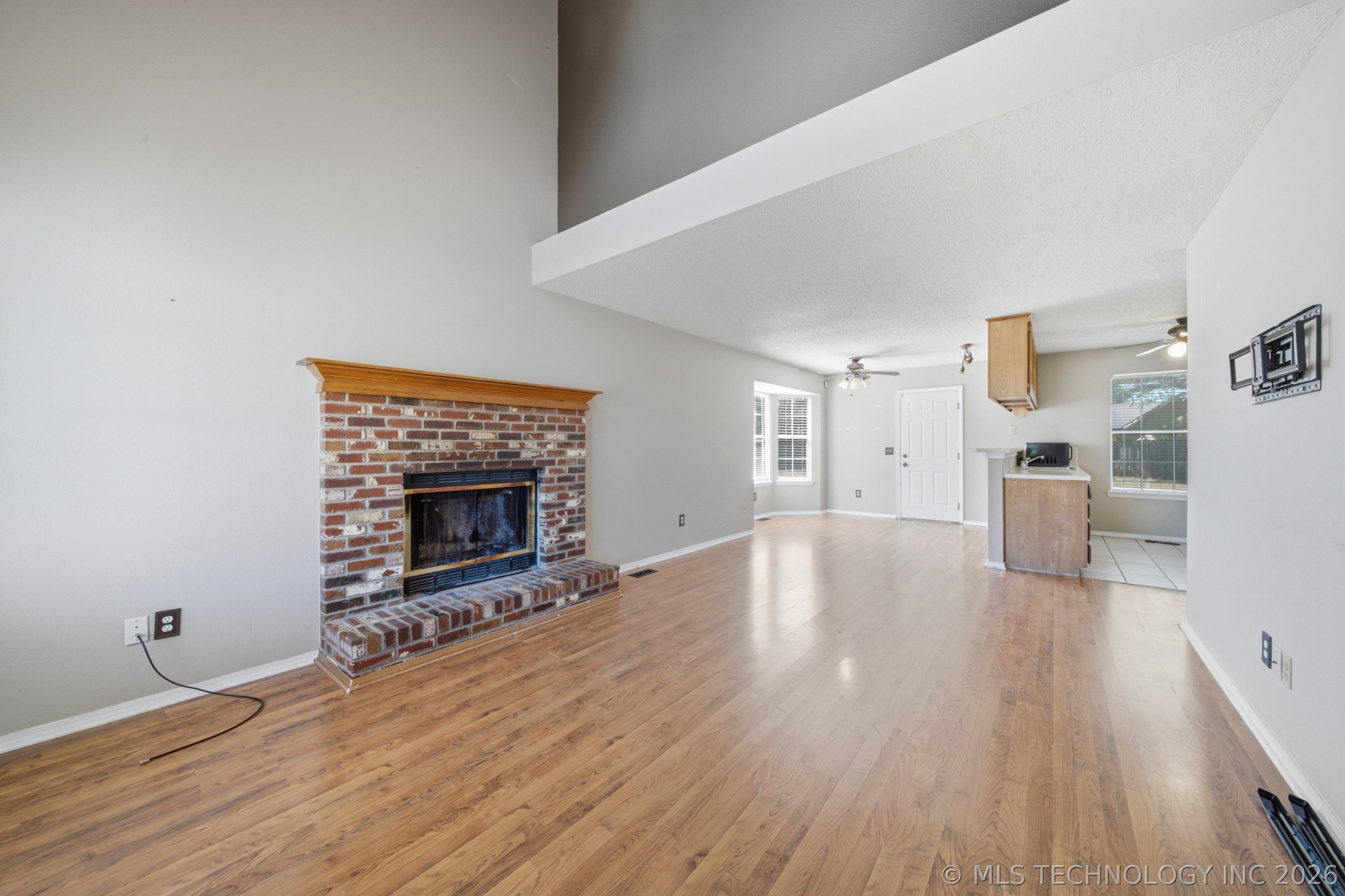 13418 S 90th East Avenue Property Photo 7