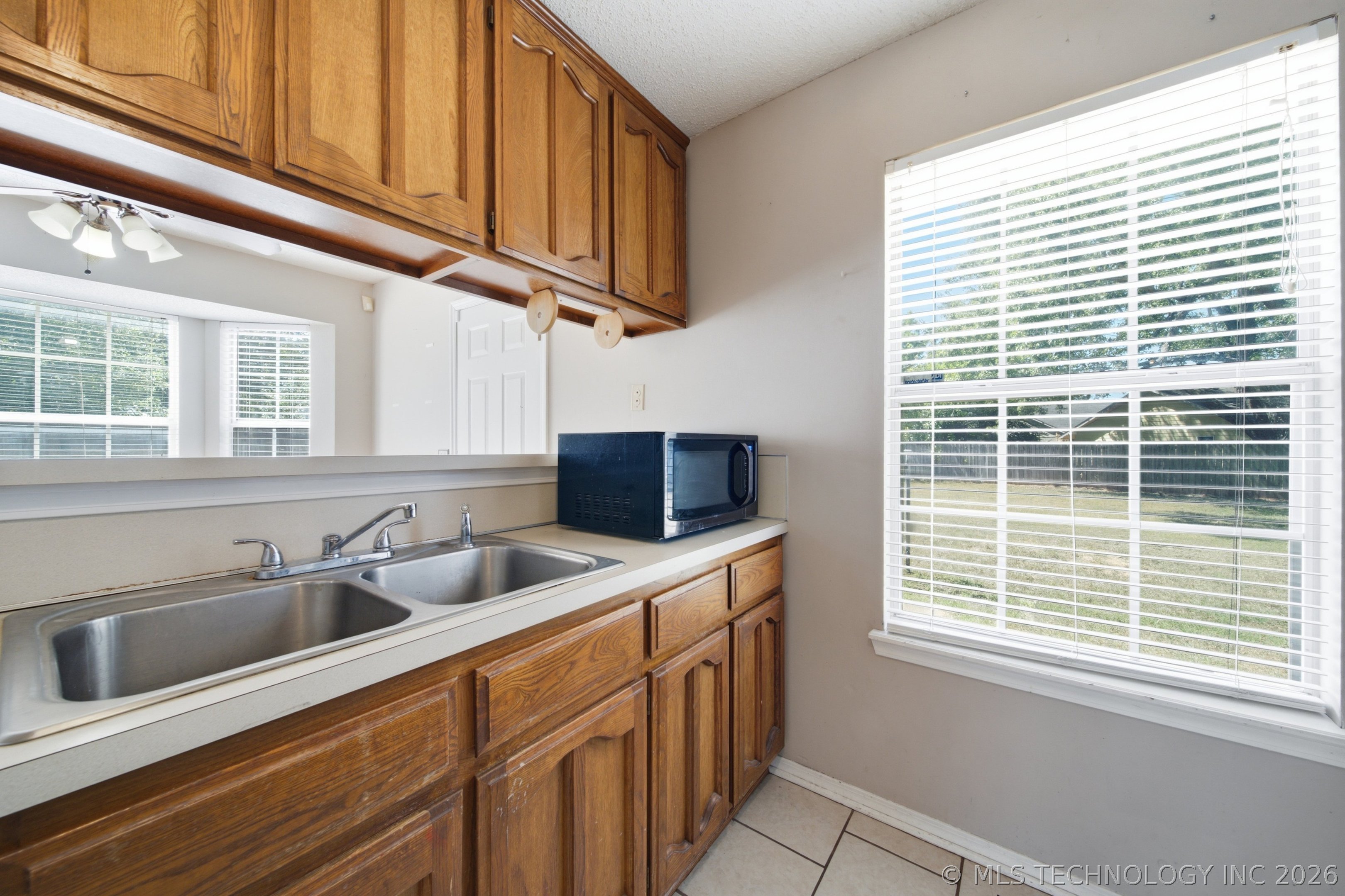 13418 S 90th East Avenue Property Photo 10