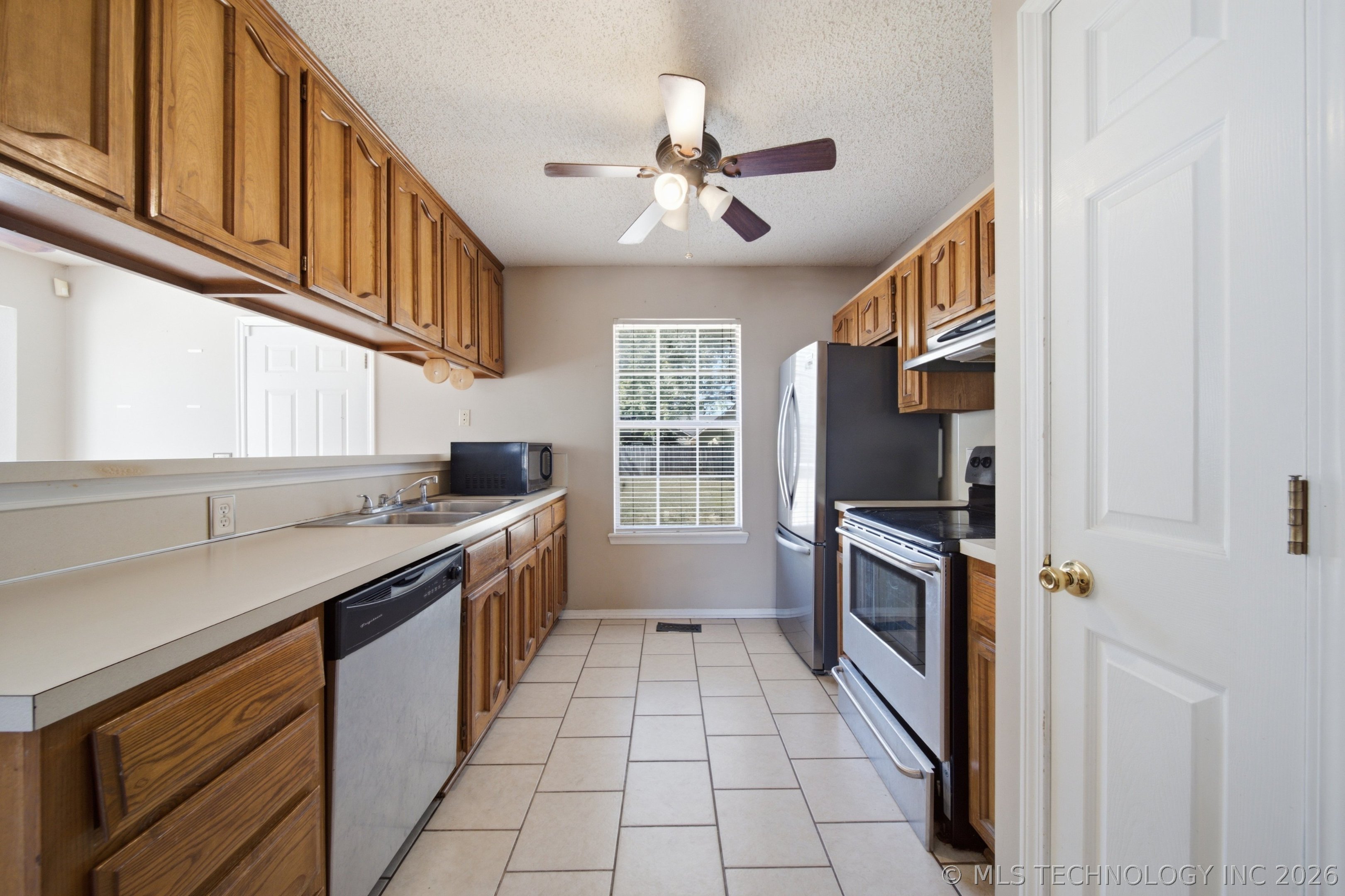 13418 S 90th East Avenue Property Photo 11