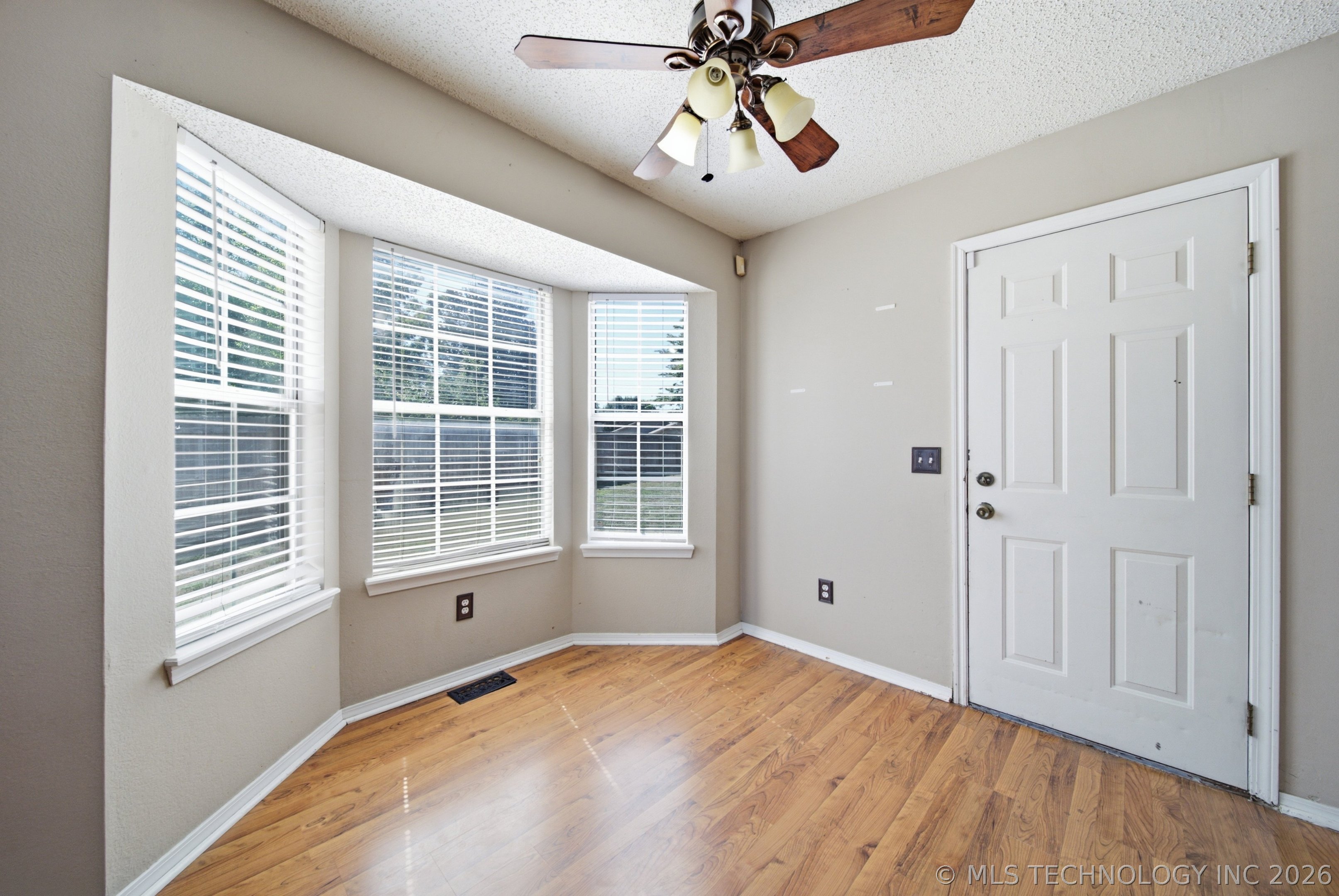 13418 S 90th East Avenue Property Photo 13