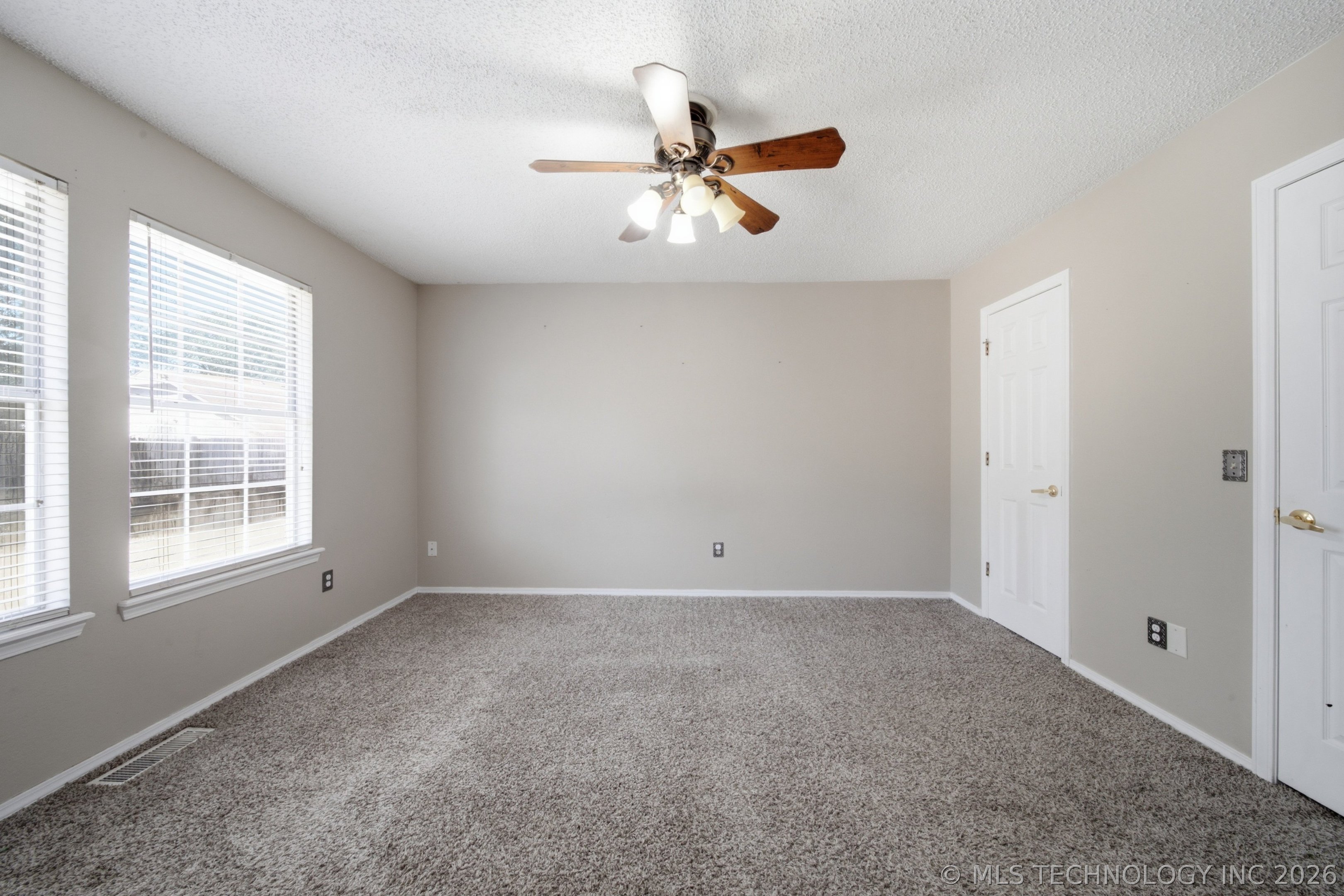 13418 S 90th East Avenue Property Photo 16