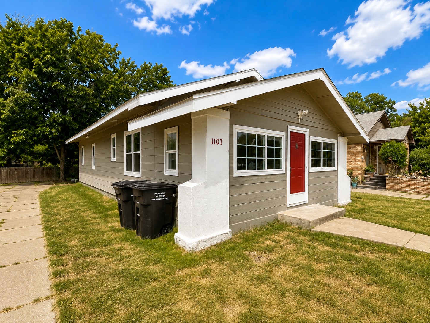 1107 S Armstrong