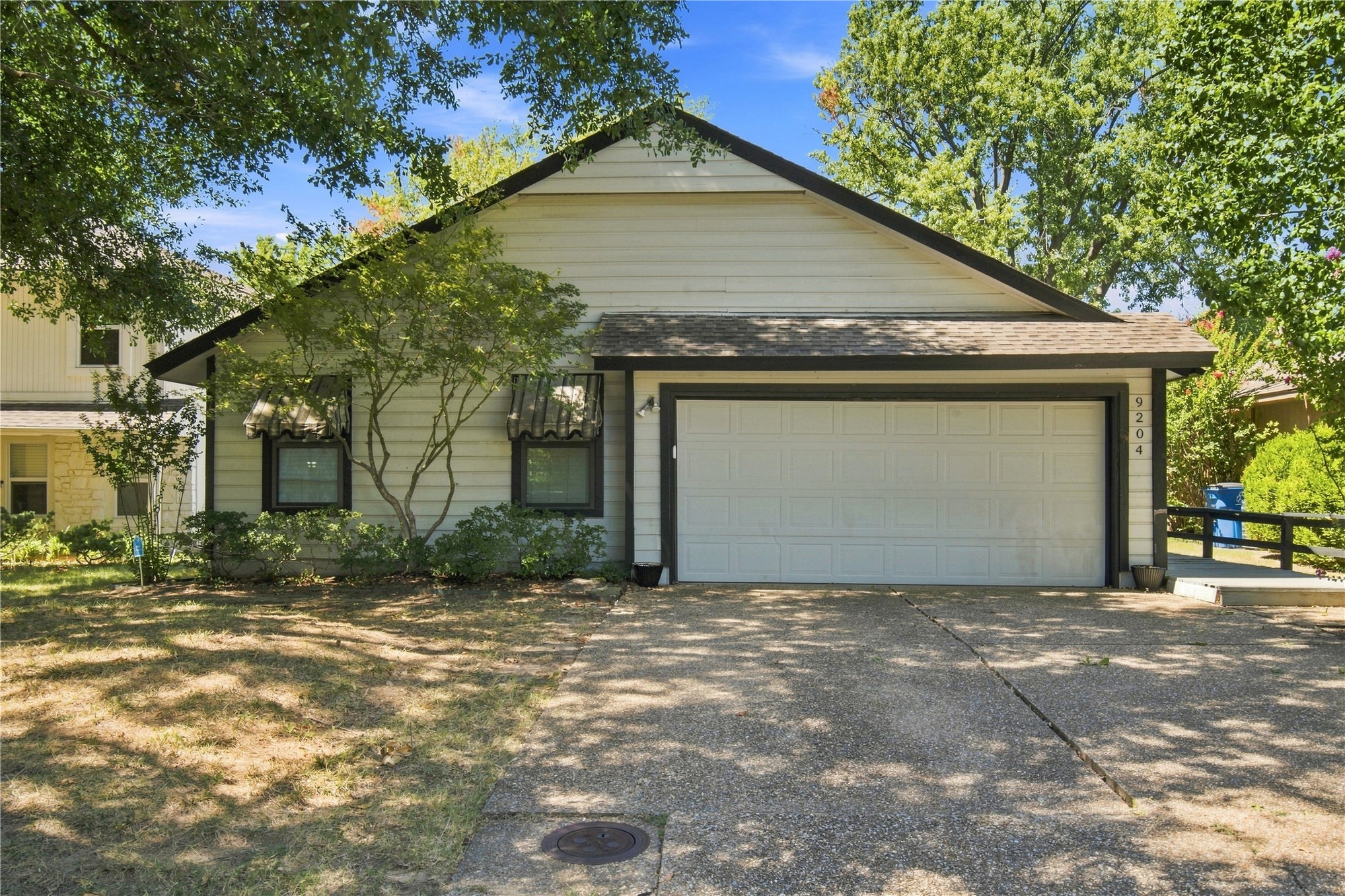 9204 S Maplewood Avenue Property Photo 1