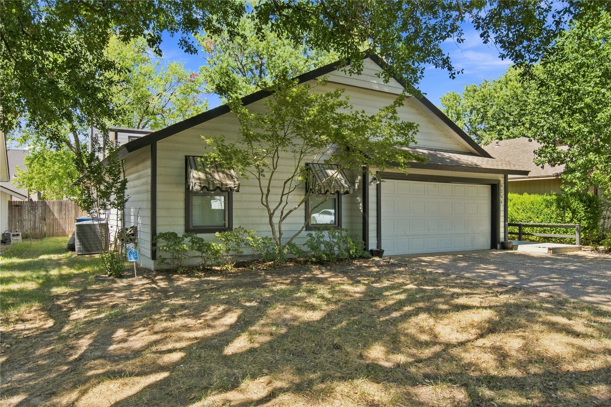 9204 S Maplewood Avenue Property Photo 2