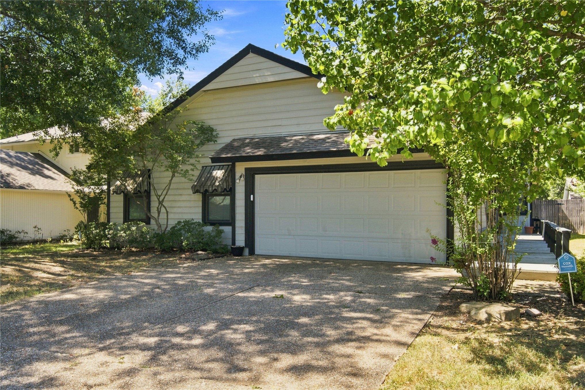 9204 S Maplewood Avenue Property Photo 3