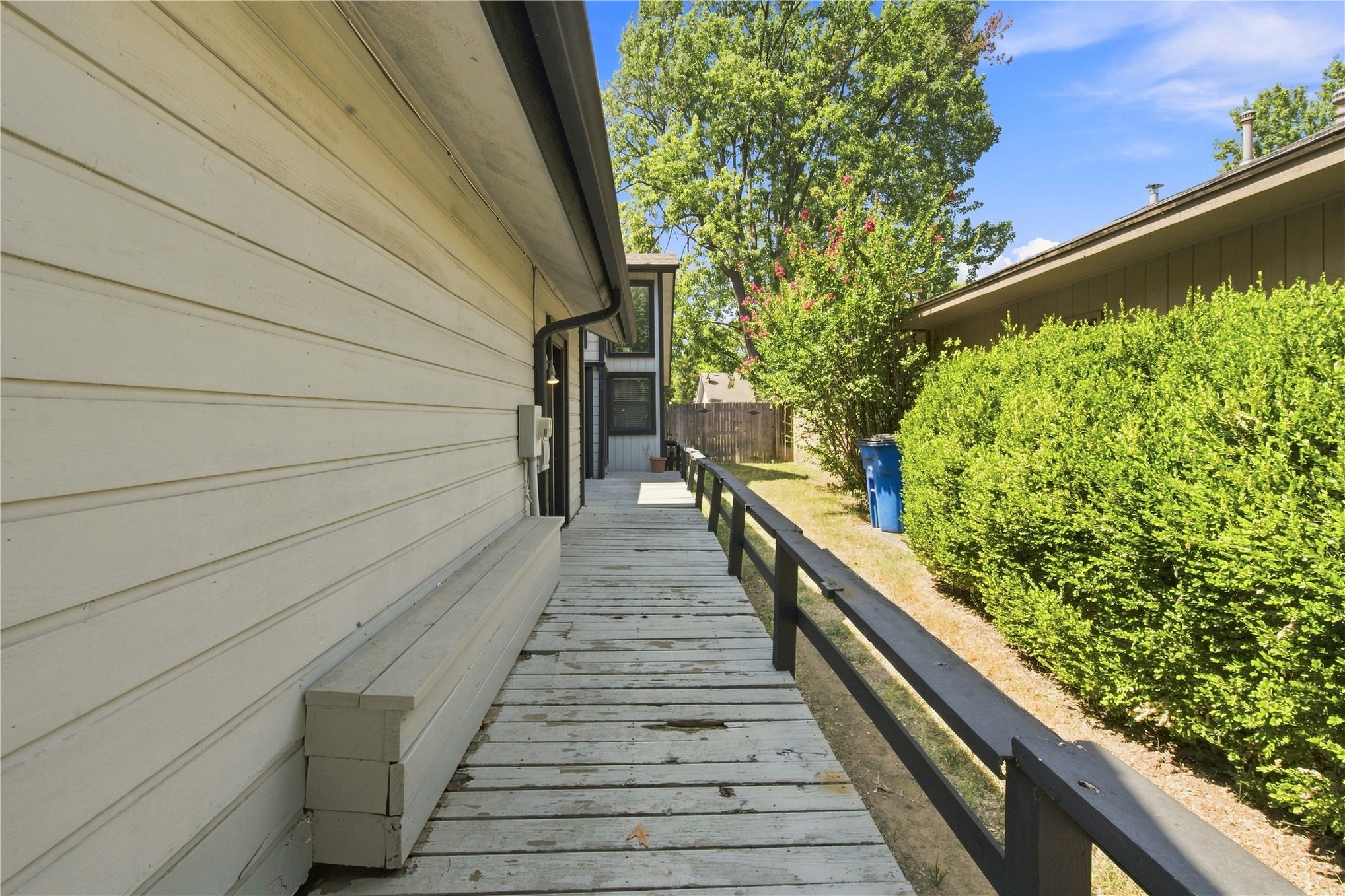 9204 S Maplewood Avenue Property Photo 4