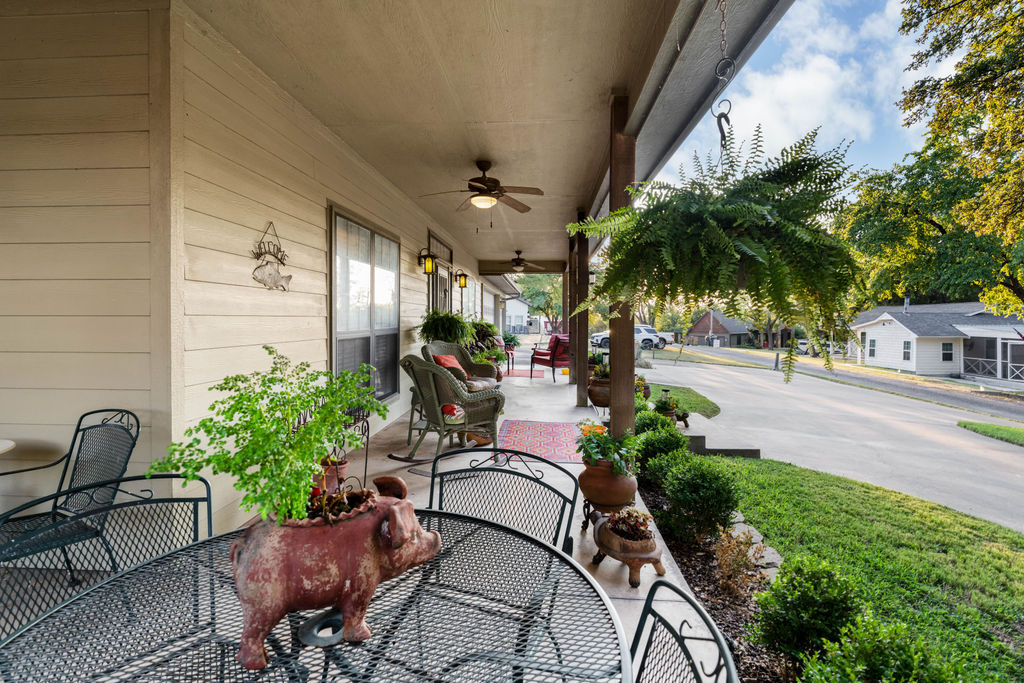 9045 Date Street Property Photo 6