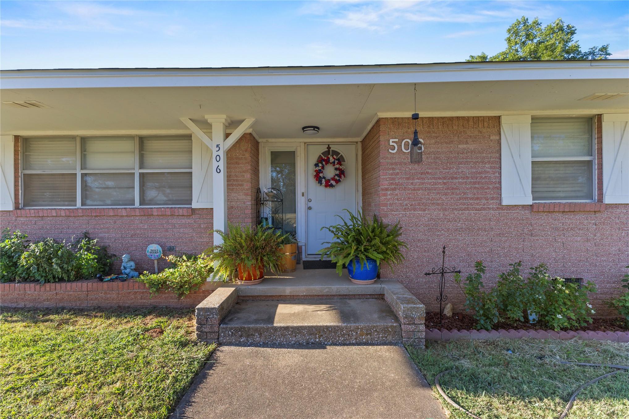 506 E Schmid Property Photo 2