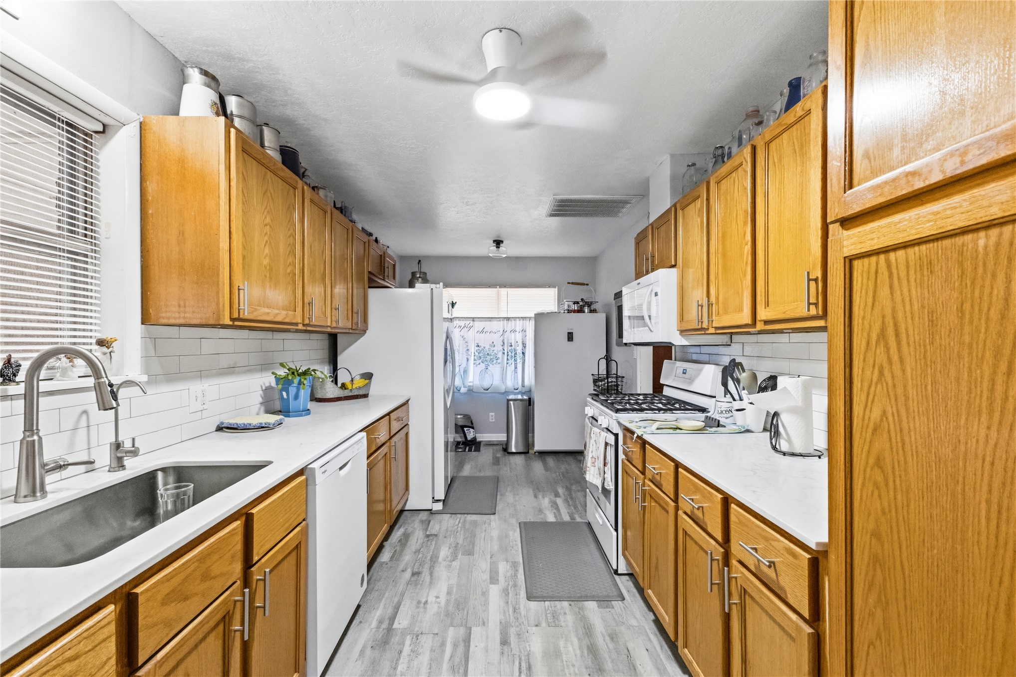 506 E Schmid Property Photo 11