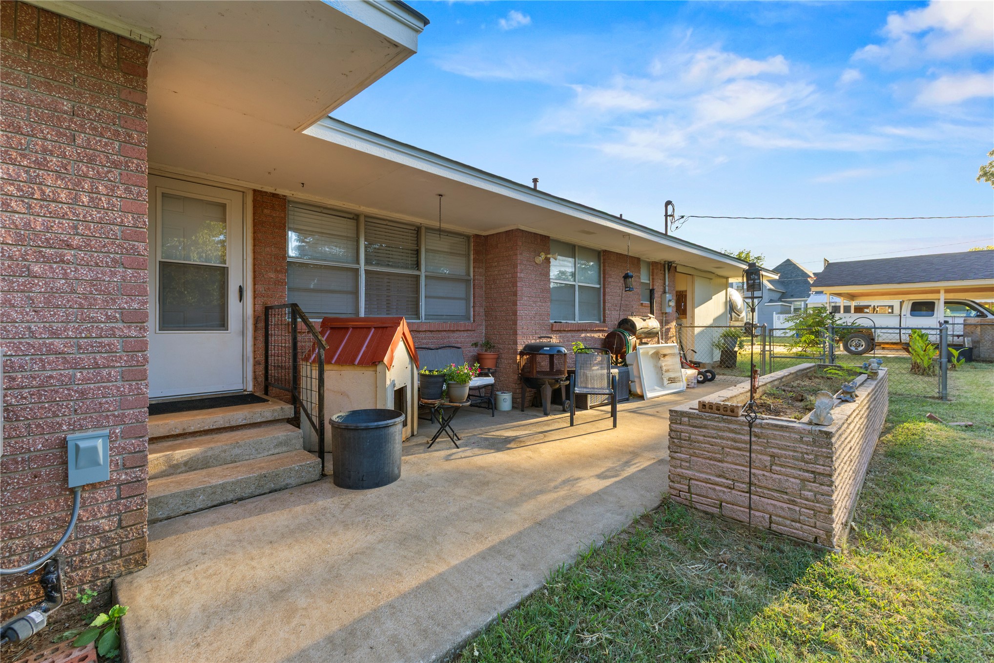 506 E Schmid Property Photo 25