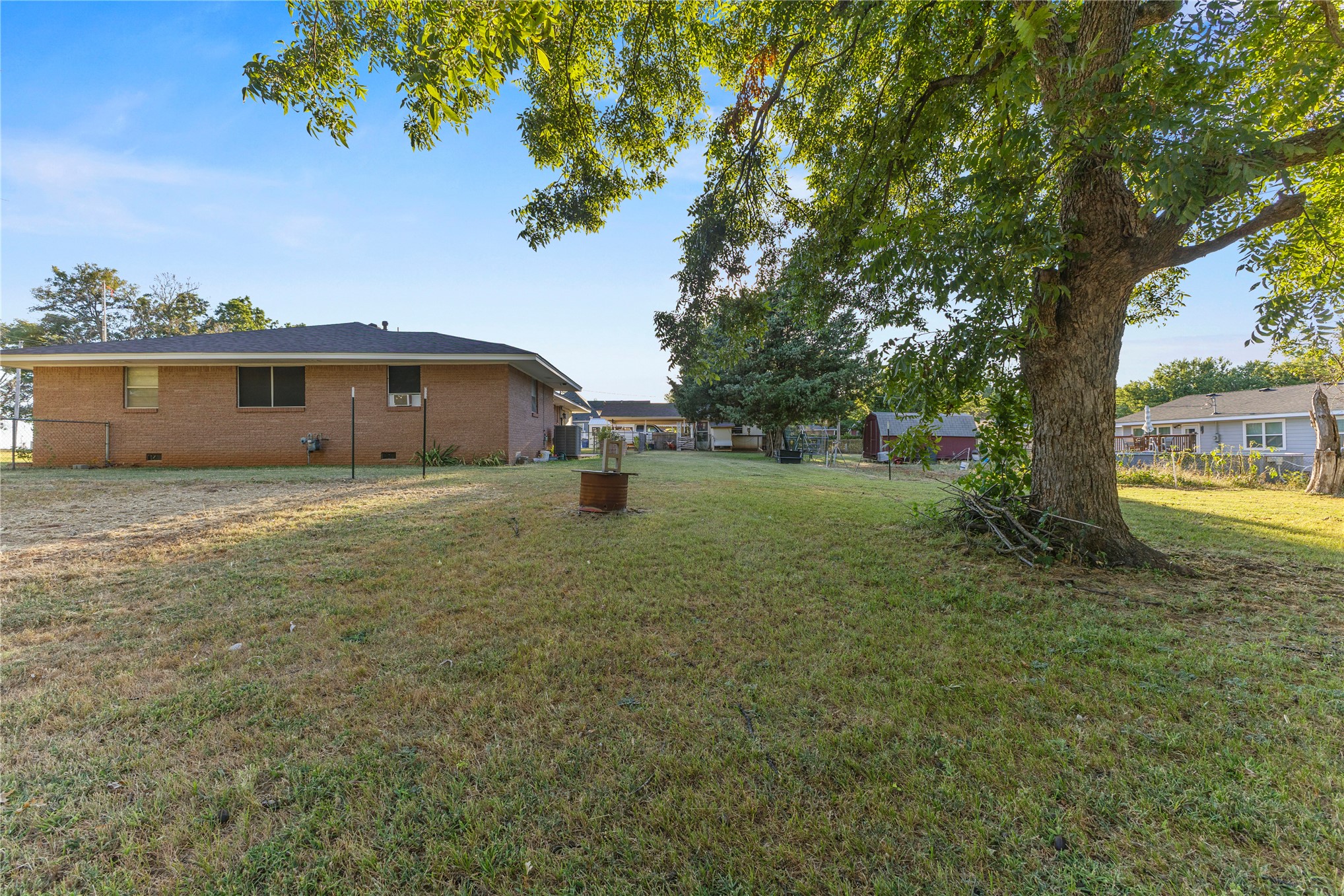 506 E Schmid Property Photo 28