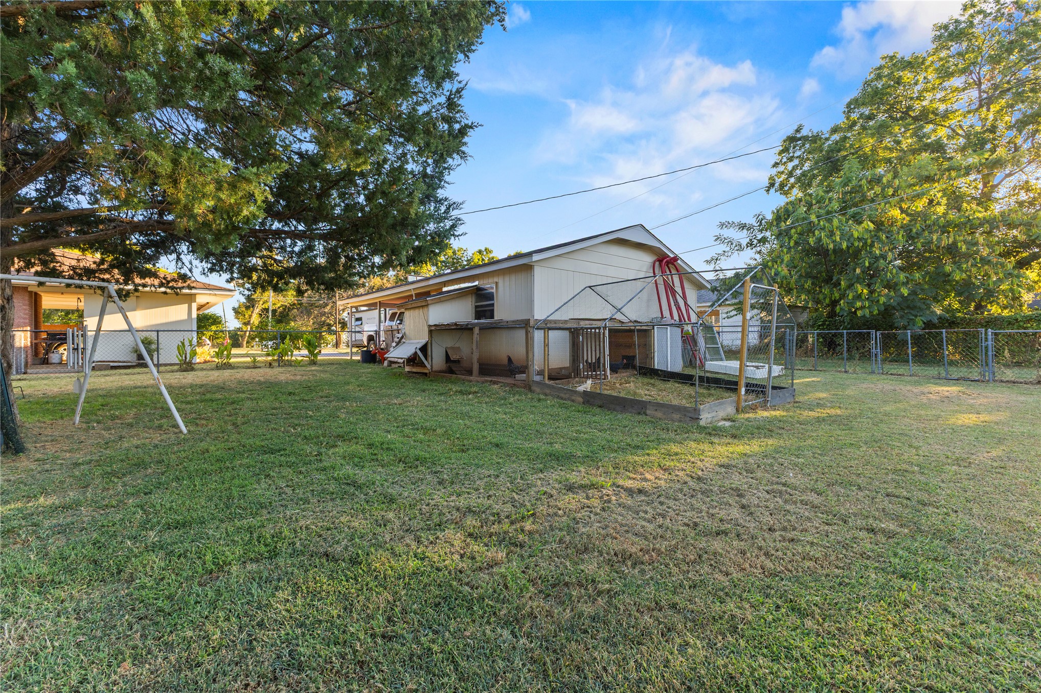 506 E Schmid Property Photo 31