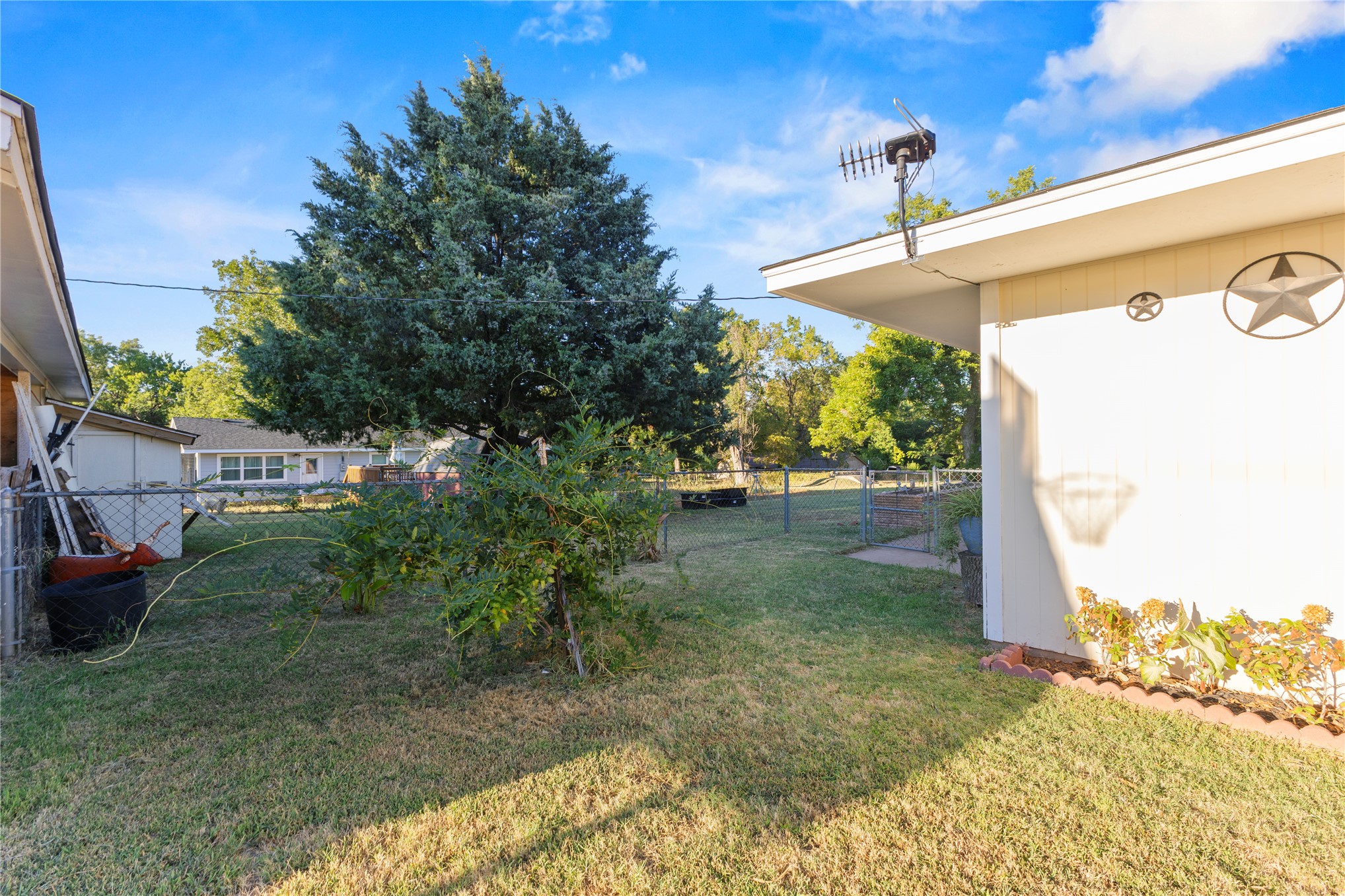 506 E Schmid Property Photo 32