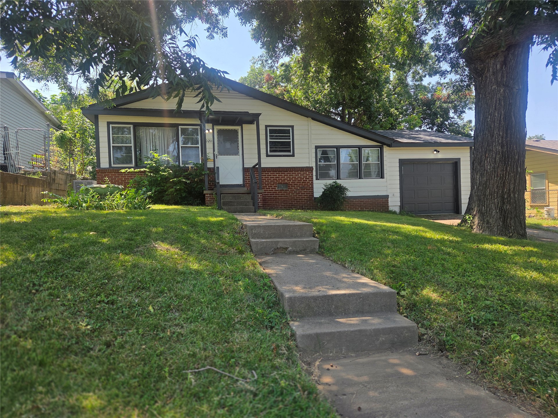 2020 W 46th Street Property Photo 3