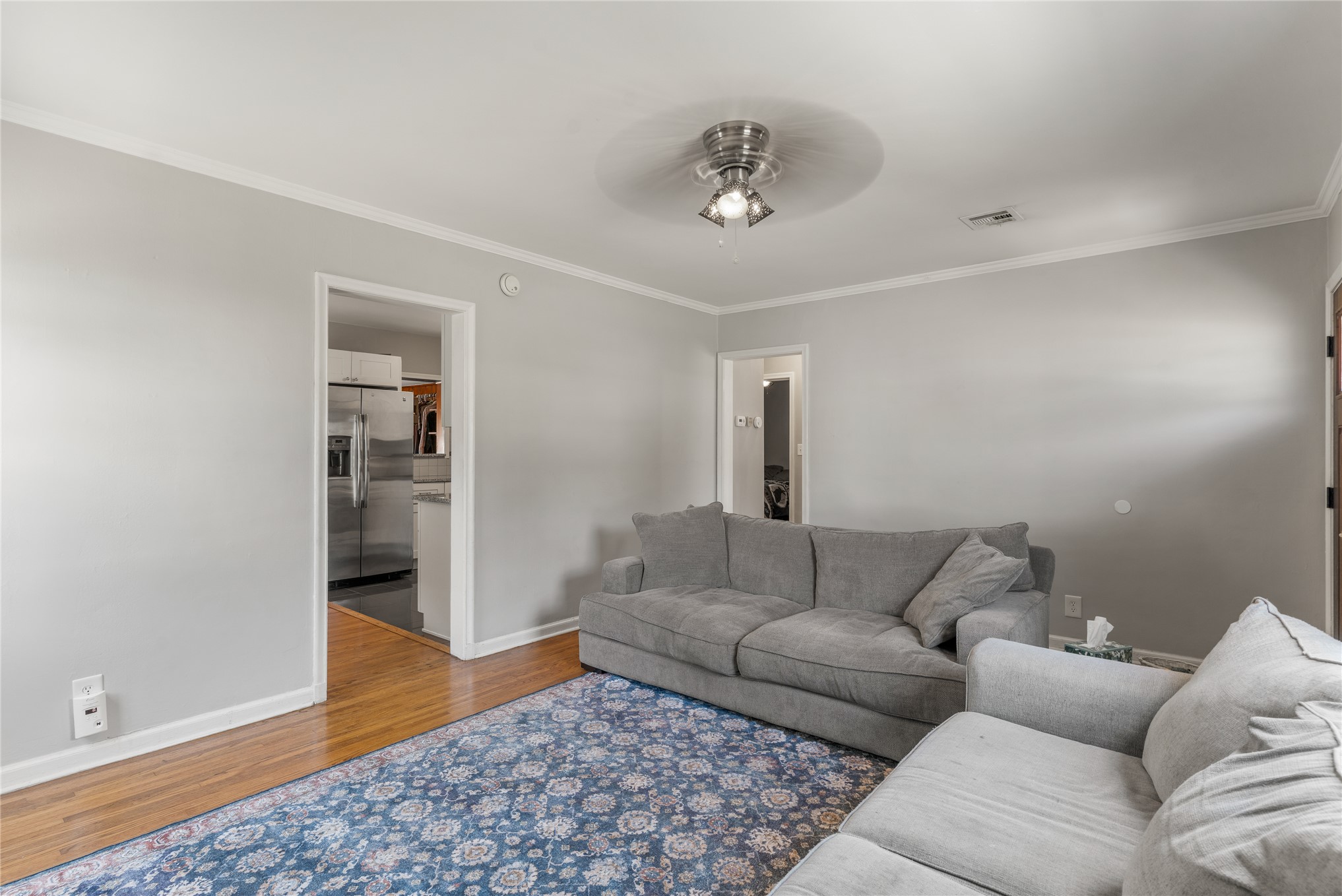 2239 S Oswego Avenue Property Photo 5
