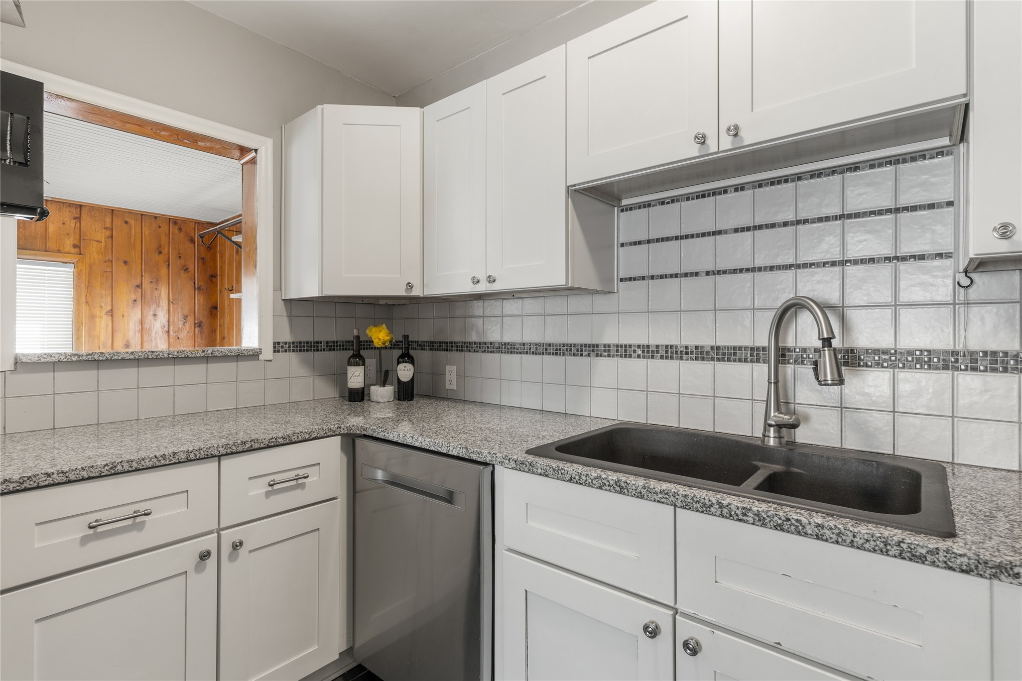 2239 S Oswego Avenue Property Photo 10