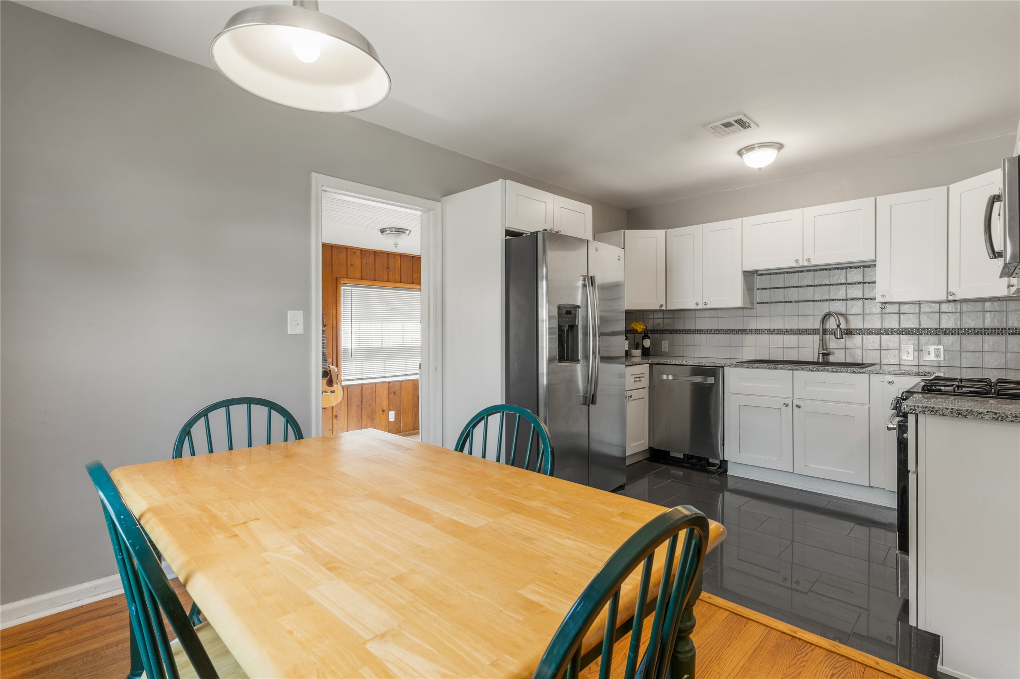 2239 S Oswego Avenue Property Photo 14
