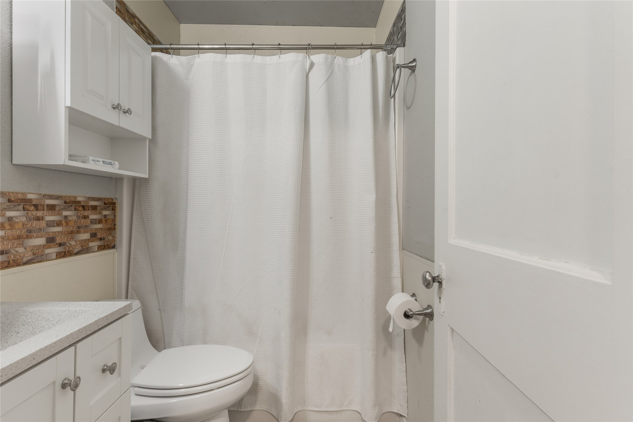 2239 S Oswego Avenue Property Photo 22