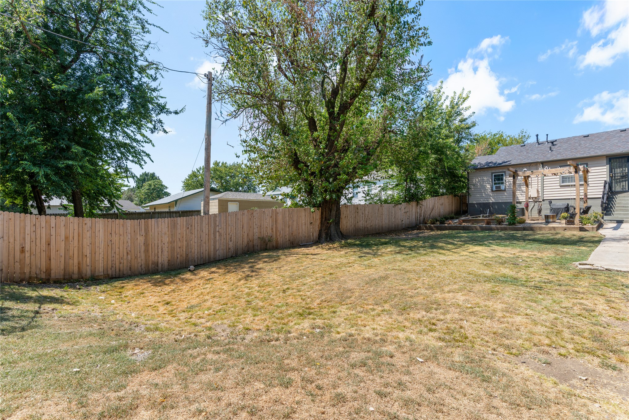 2239 S Oswego Avenue Property Photo 29