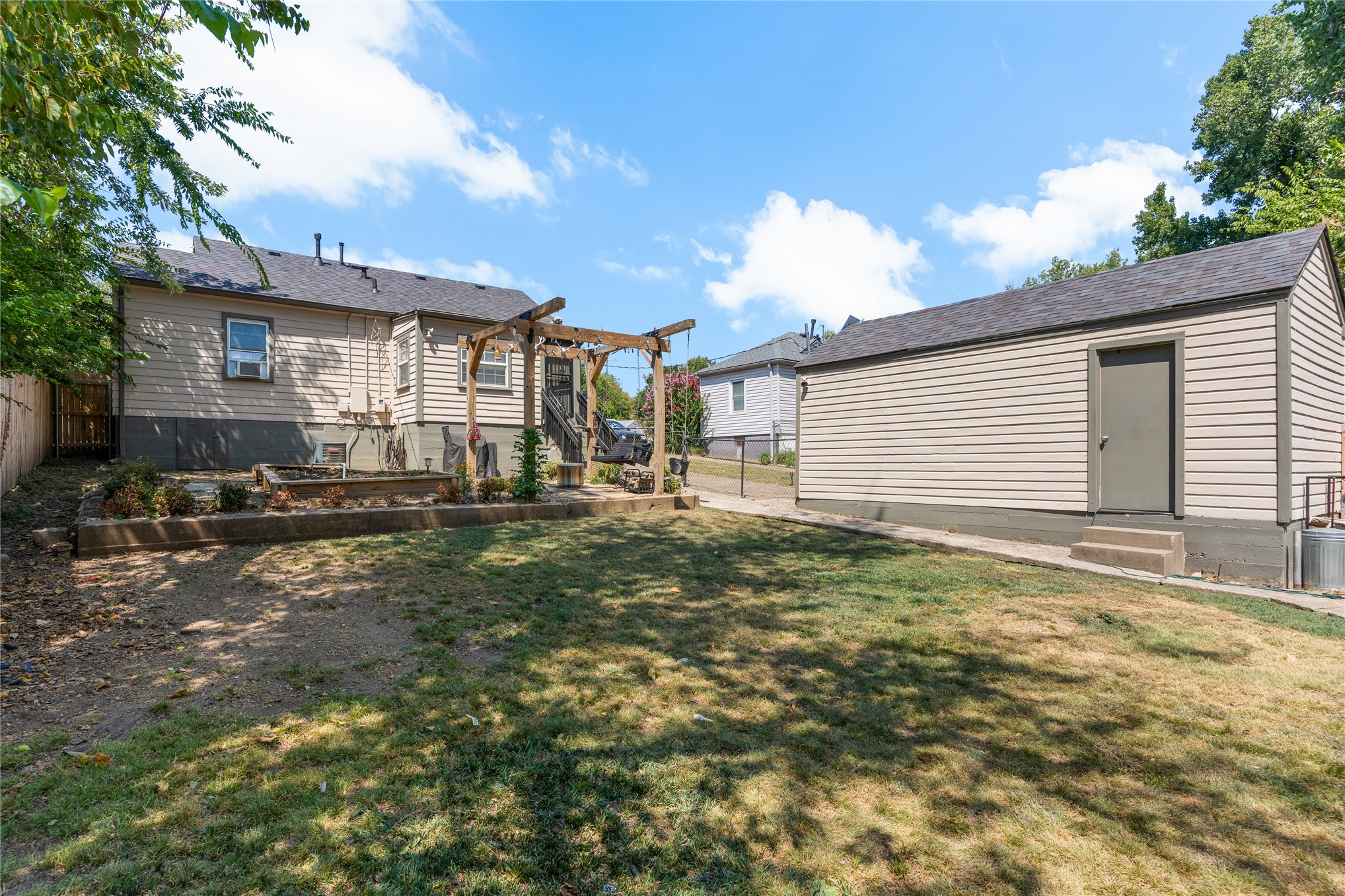 2239 S Oswego Avenue Property Photo 30