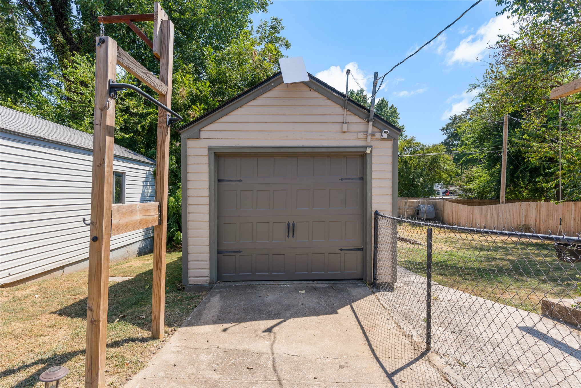 2239 S Oswego Avenue Property Photo 34