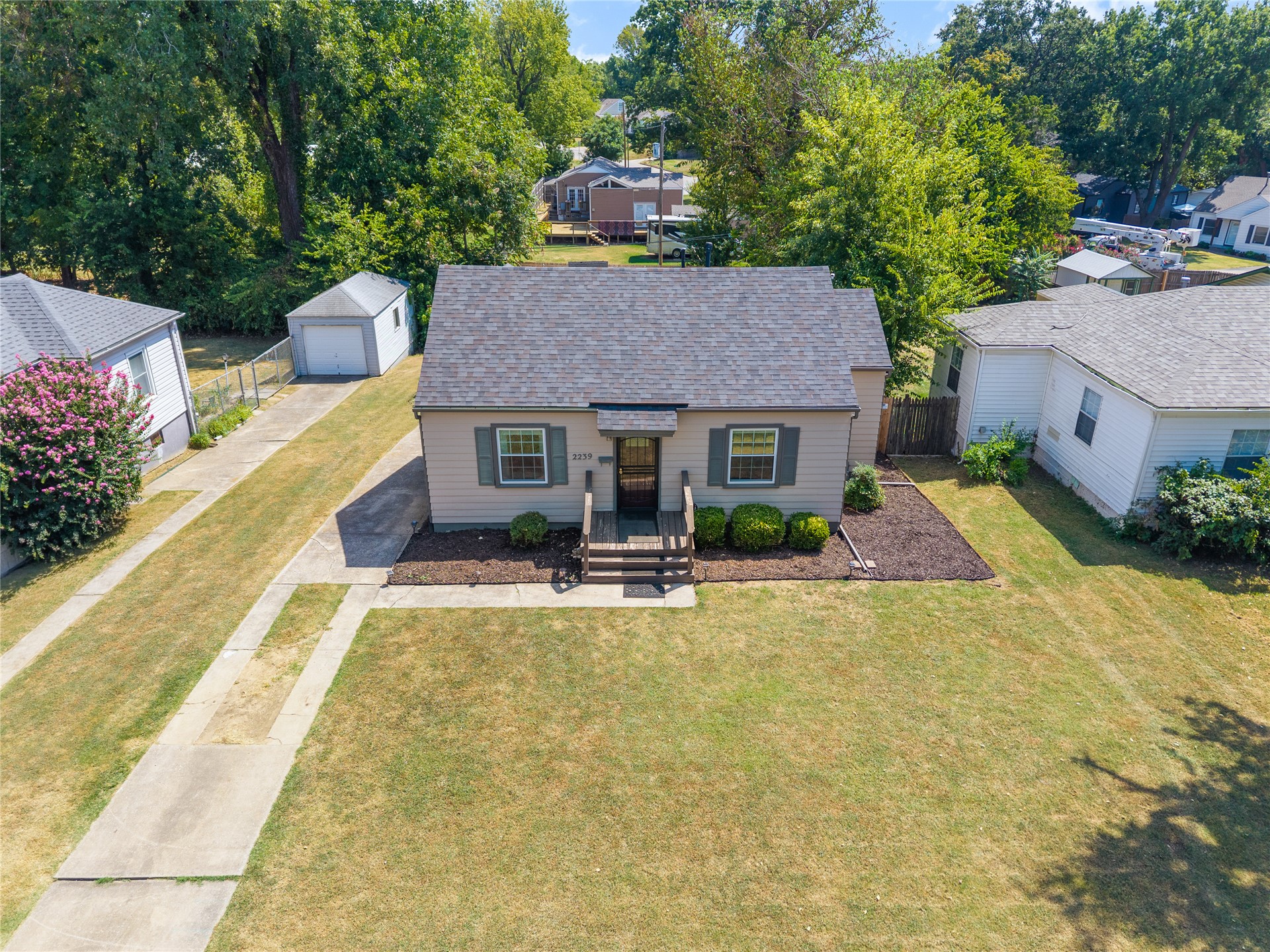 2239 S Oswego Avenue Property Photo 37