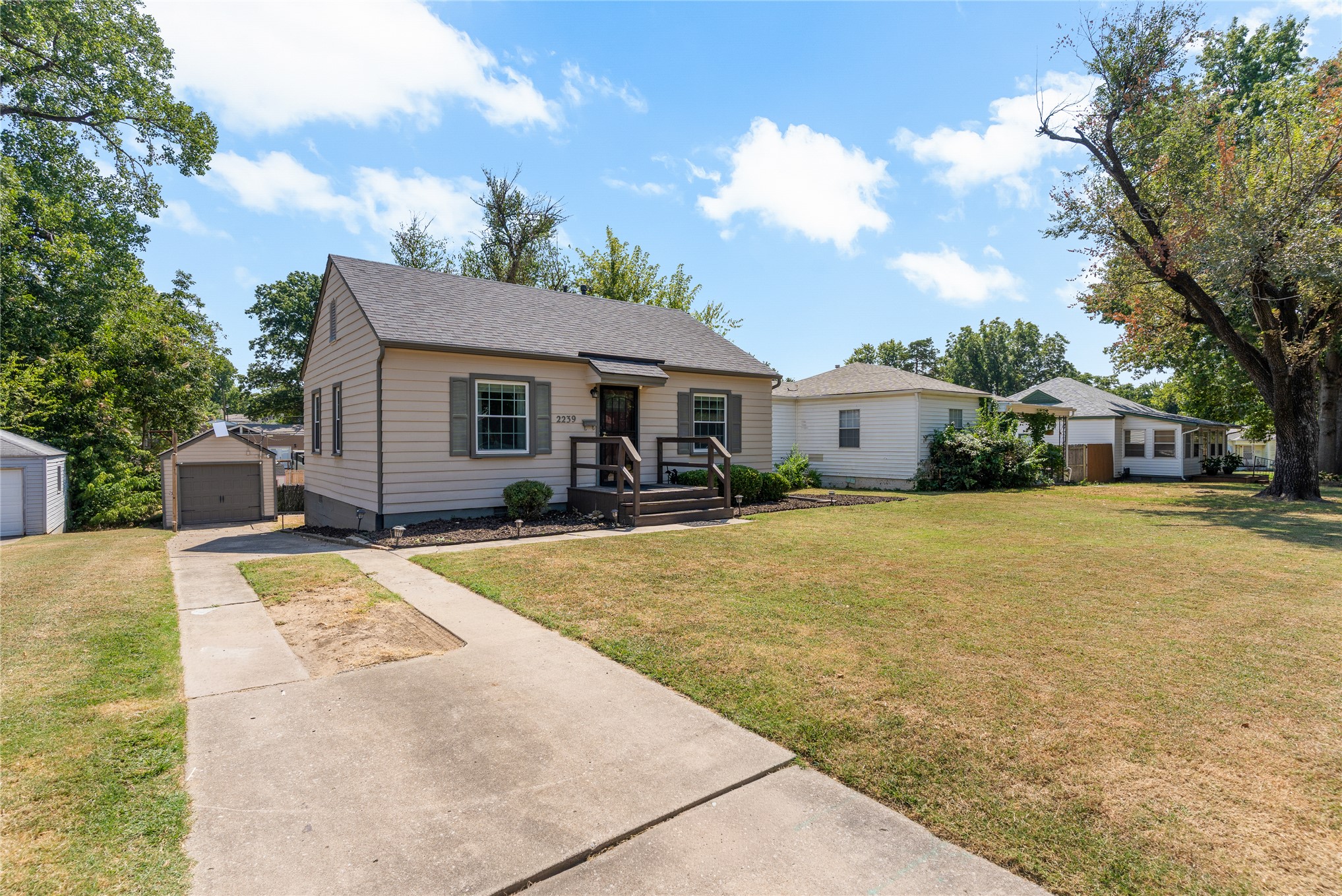 2239 S Oswego Avenue Property Photo 40