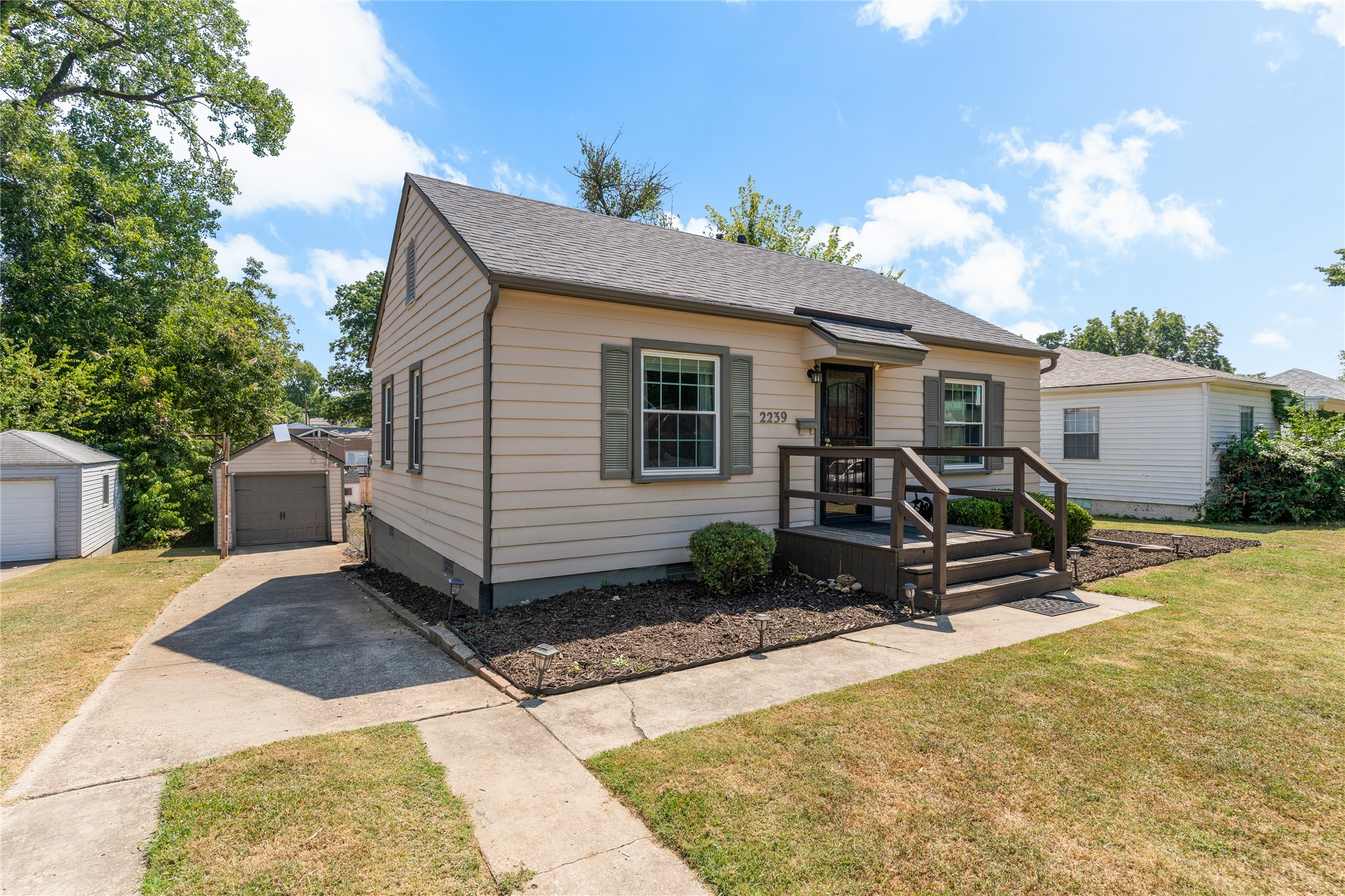 2239 S Oswego Avenue Property Photo 42