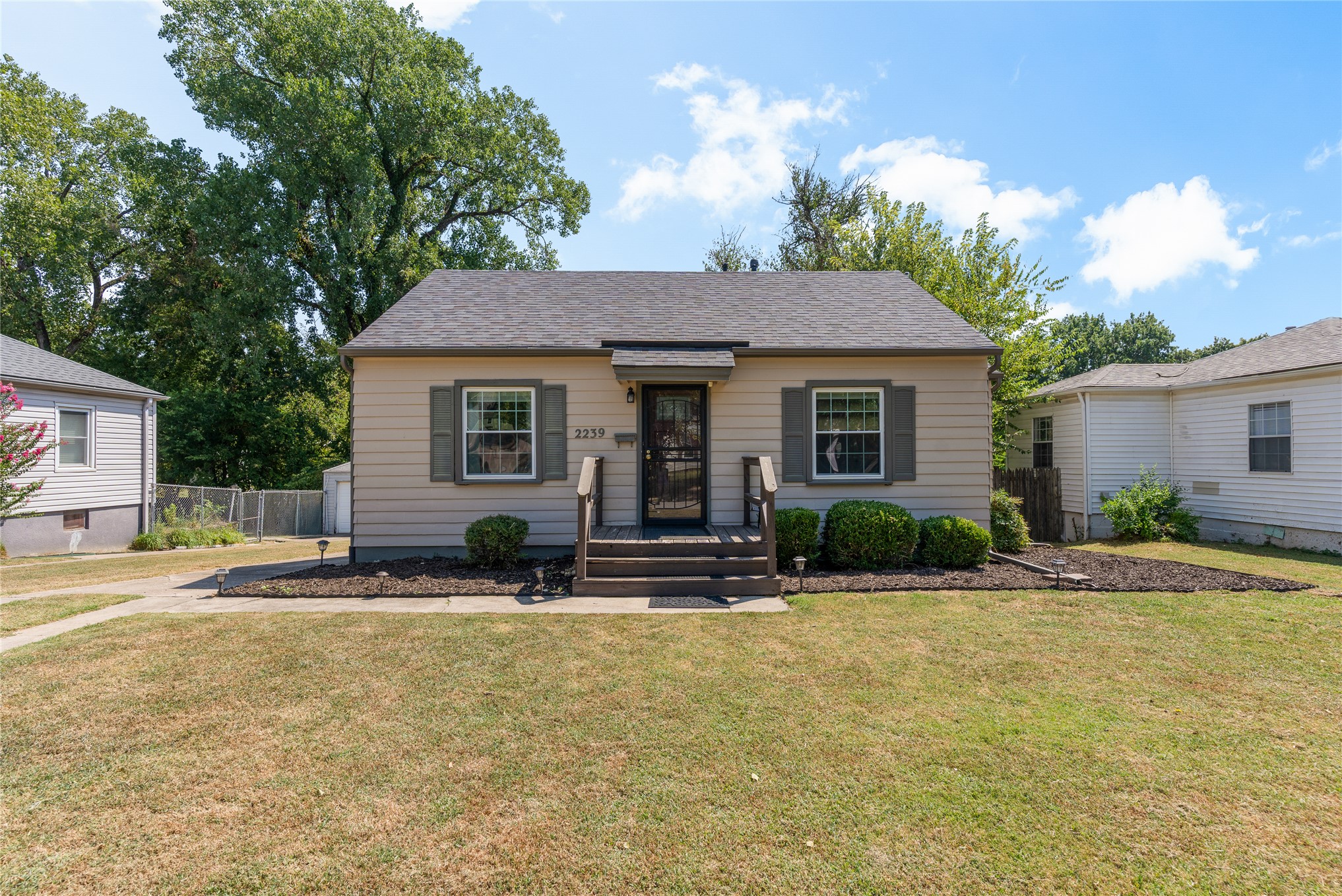 2239 S Oswego Avenue Property Photo 43