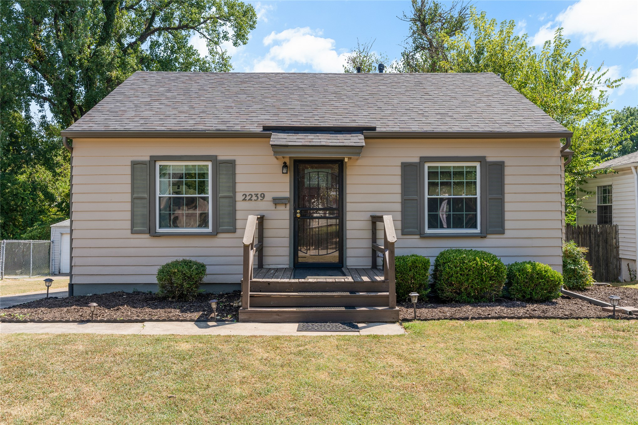 2239 S Oswego Avenue Property Photo 44
