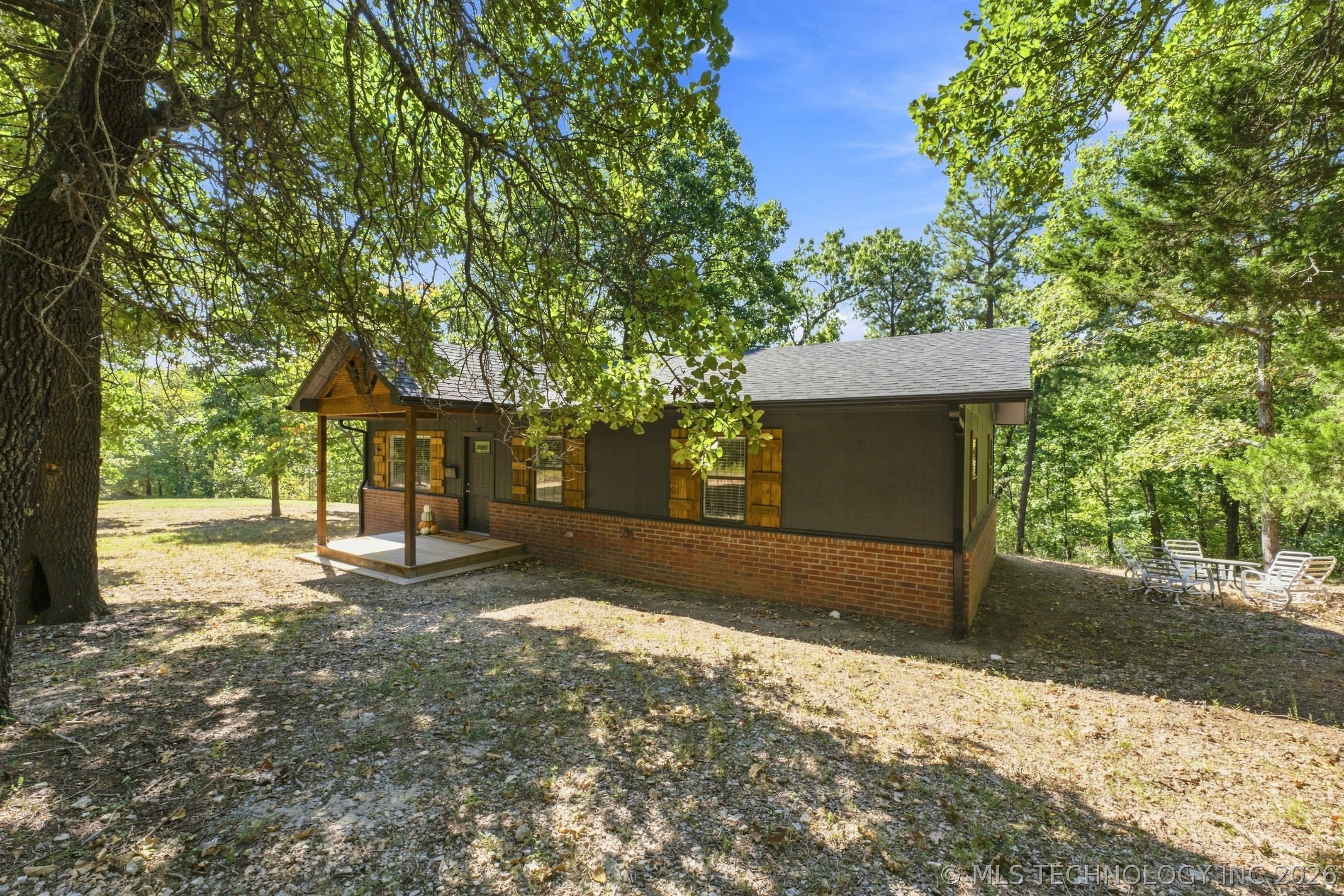 1029 Country Club Road Property Photo 2