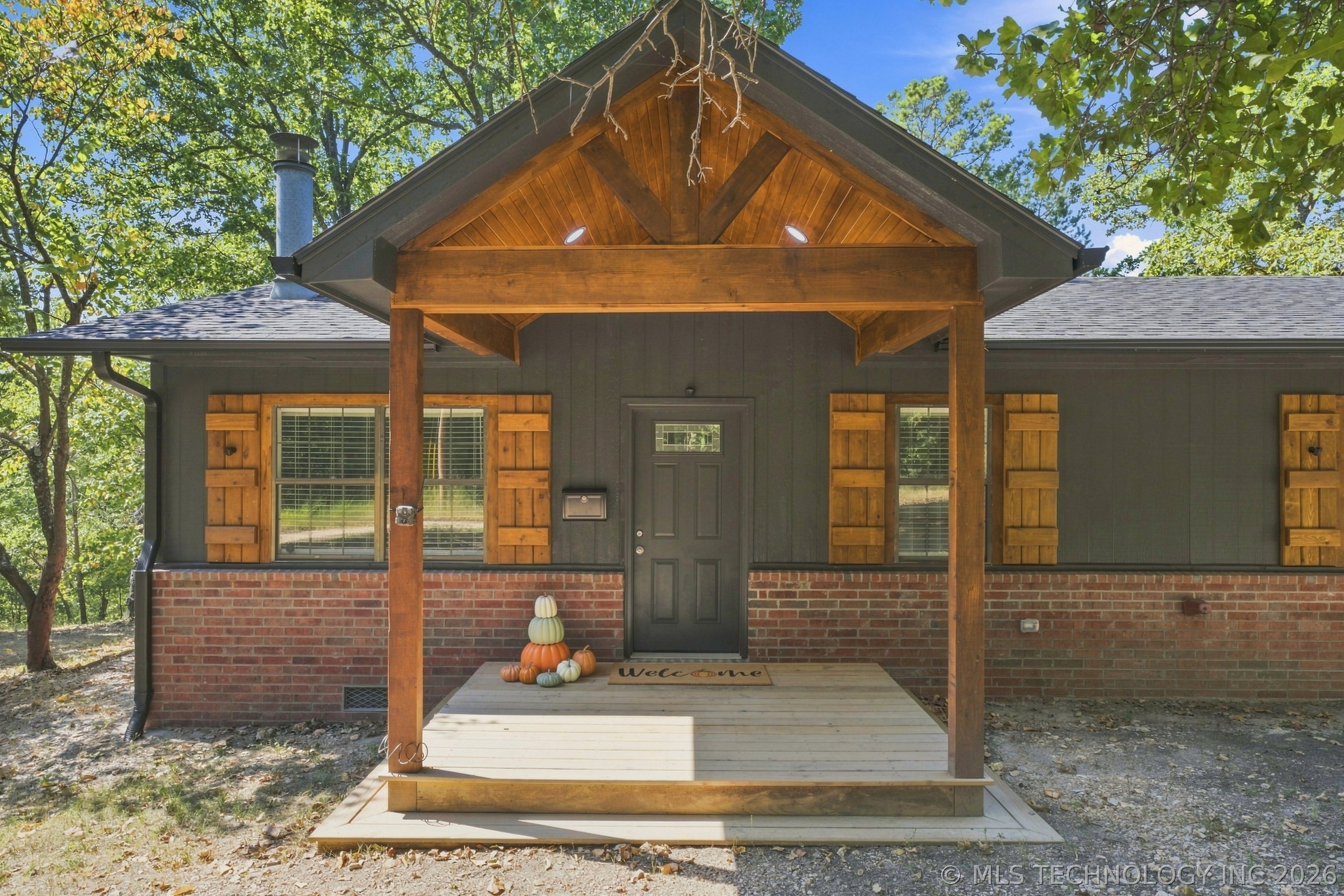 1029 Country Club Road Property Photo 4