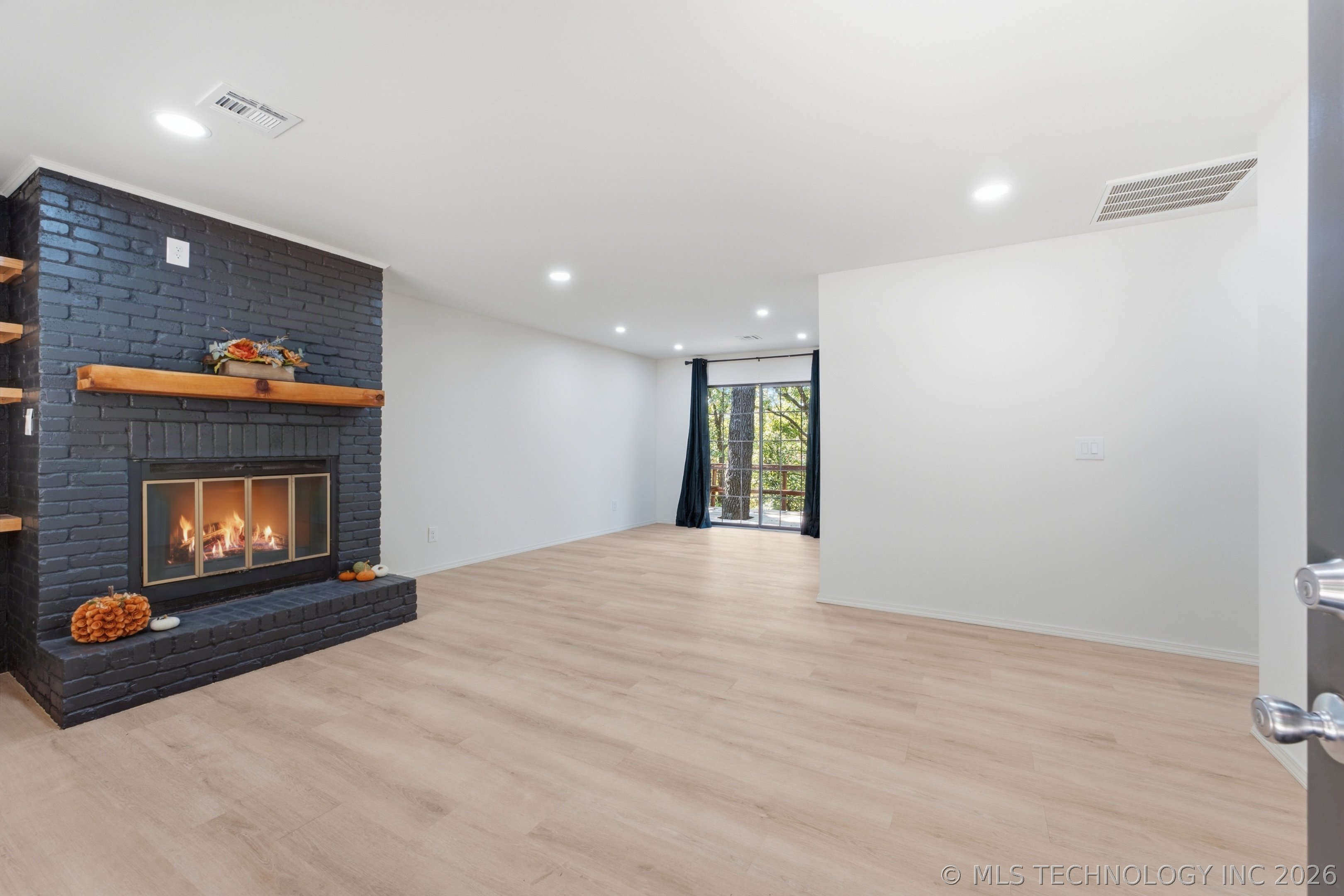 1029 Country Club Road Property Photo 5