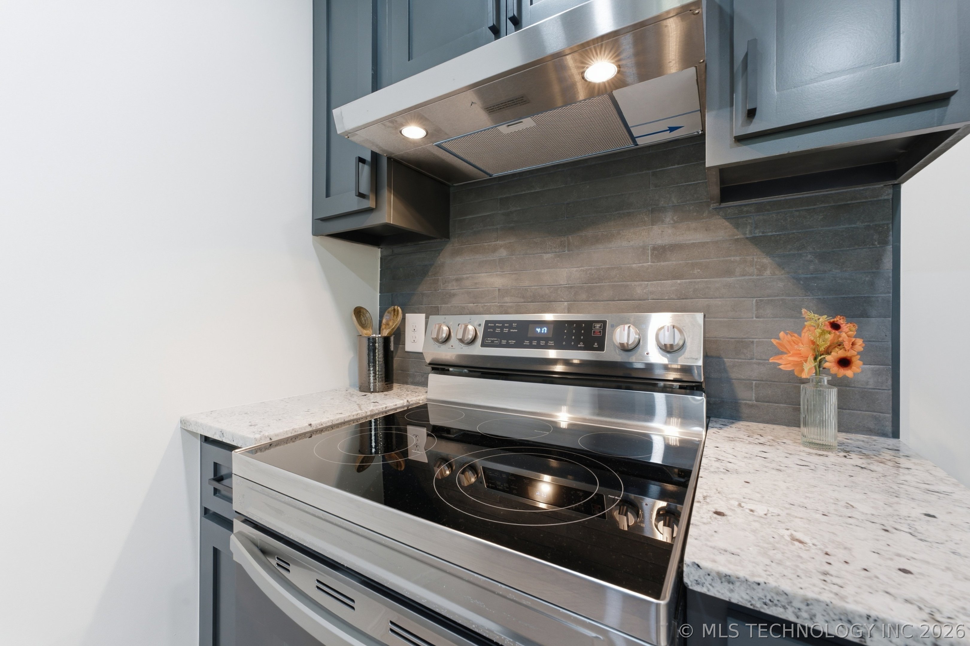 1029 Country Club Road Property Photo 11