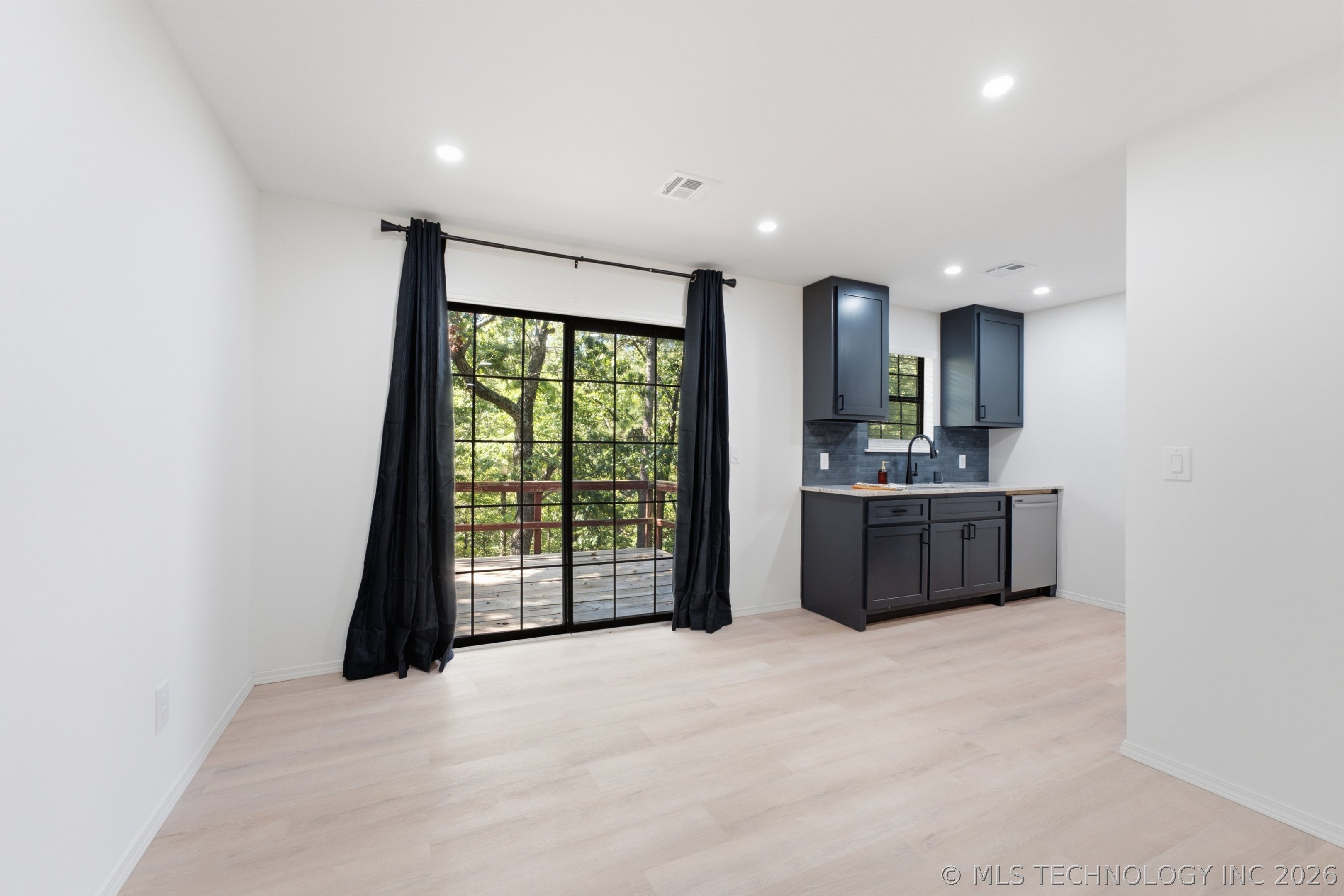1029 Country Club Road Property Photo 12