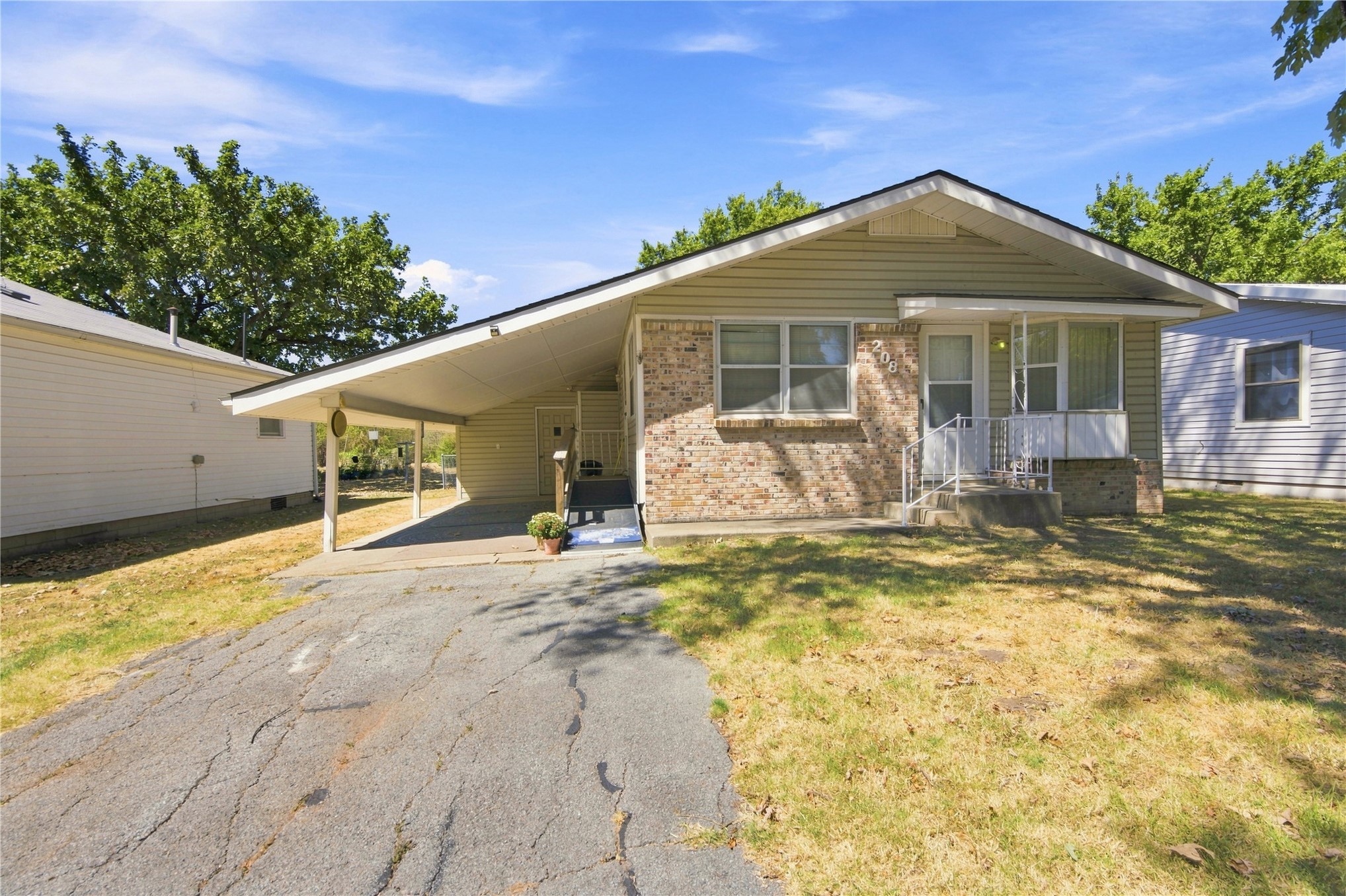 208 S Ora Street Property Photo 2