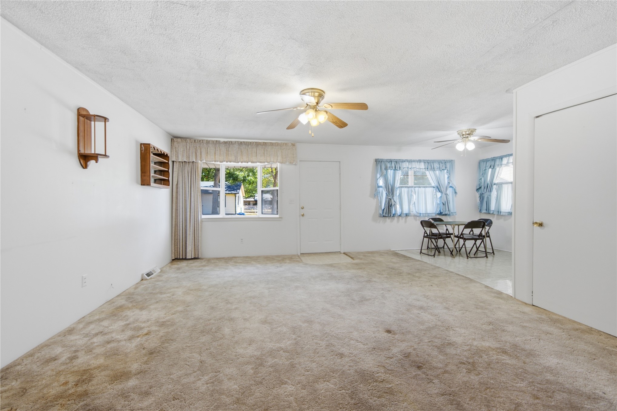 208 S Ora Street Property Photo 5