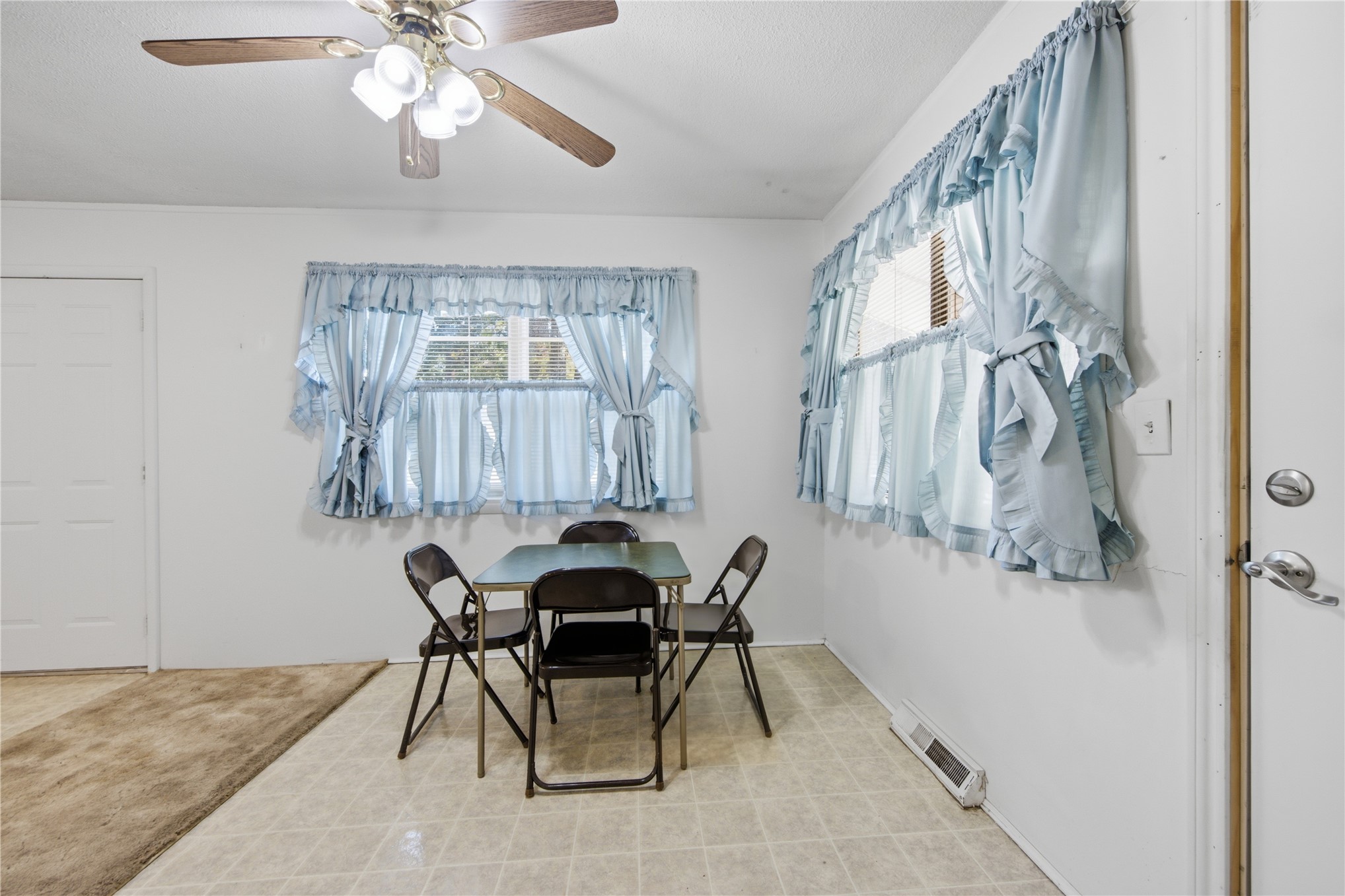 208 S Ora Street Property Photo 7