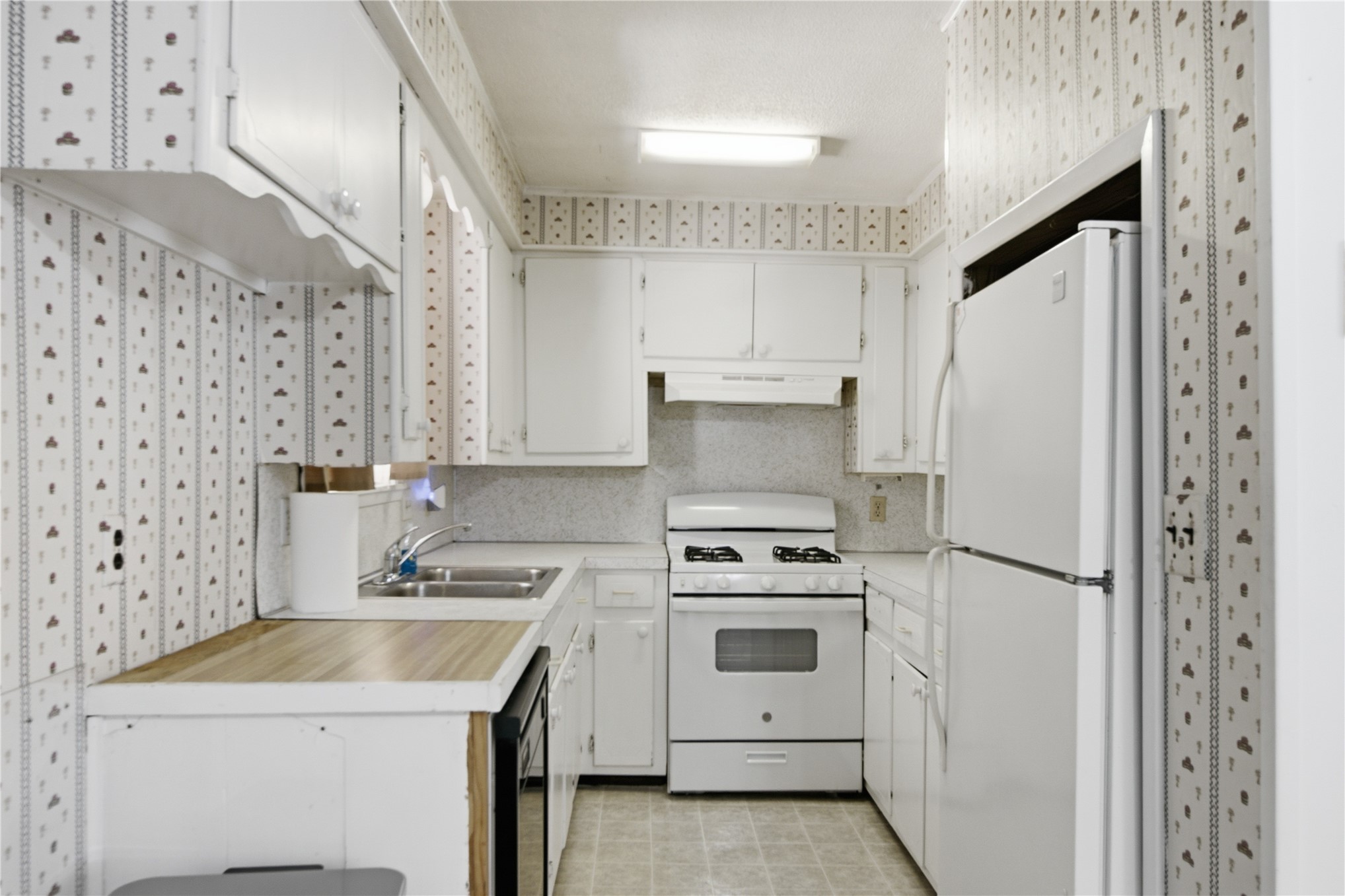 208 S Ora Street Property Photo 10