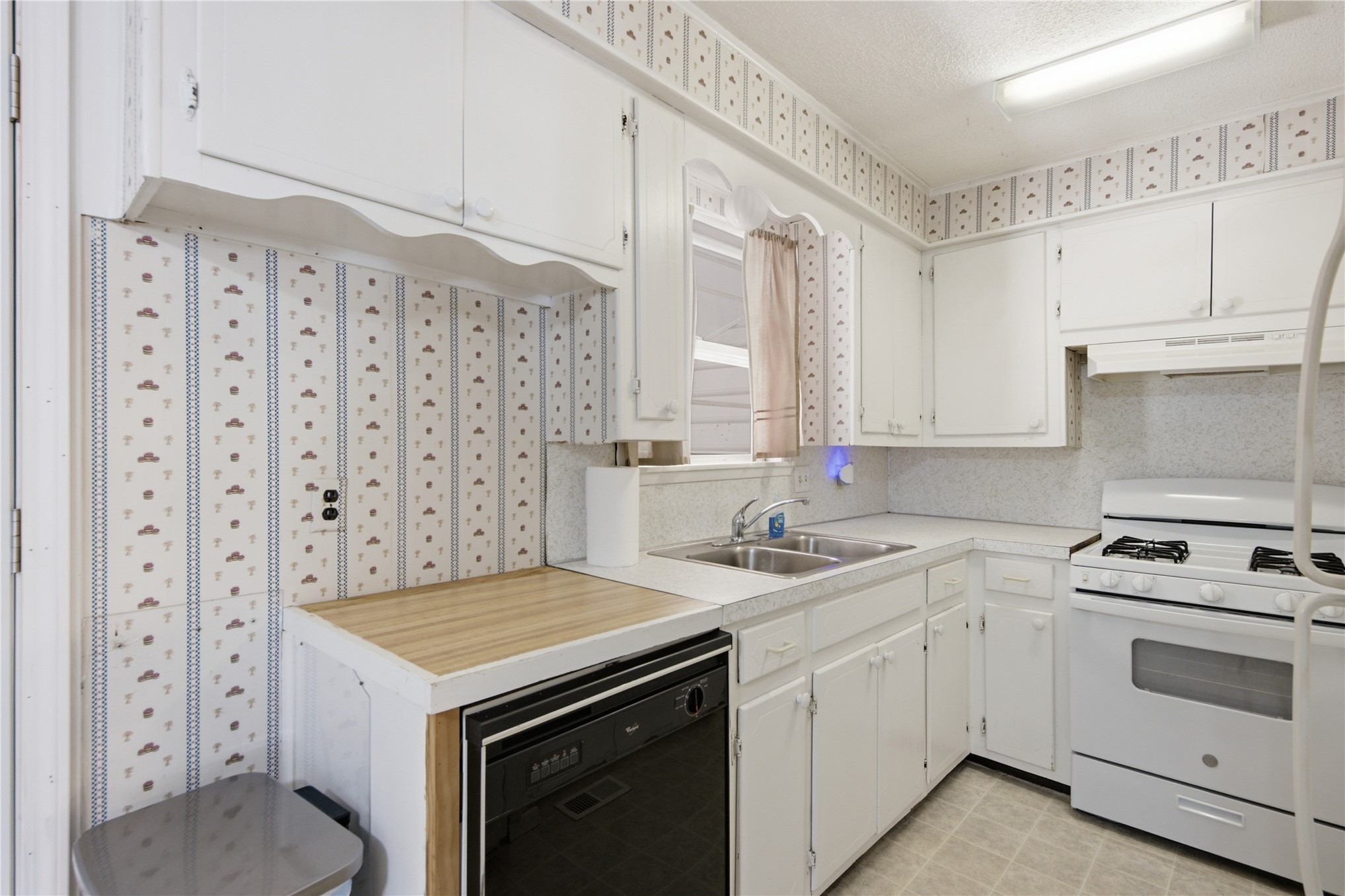 208 S Ora Street Property Photo 11