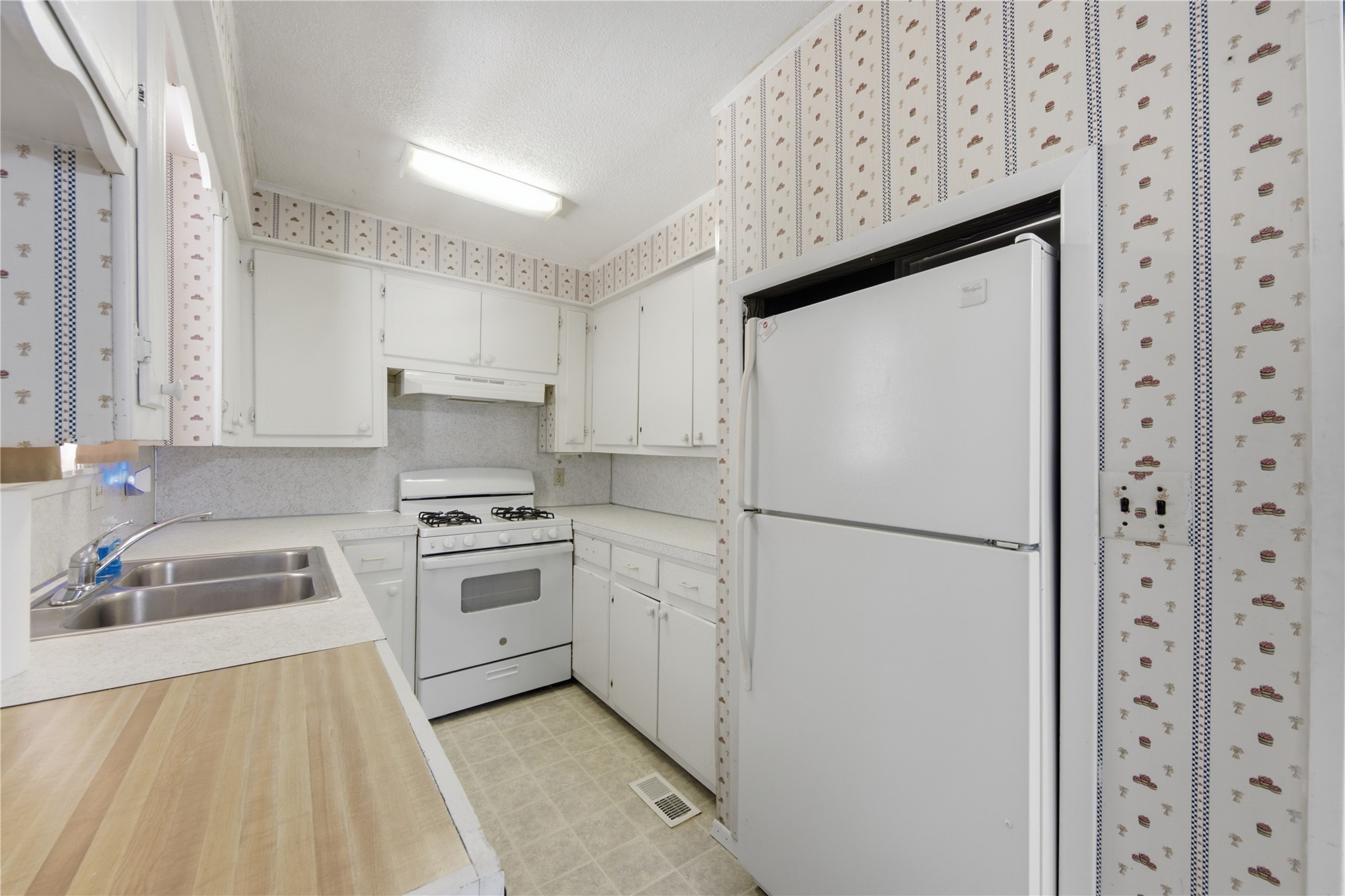 208 S Ora Street Property Photo 12