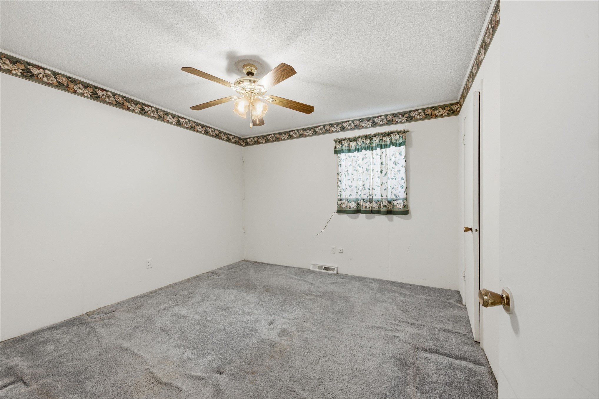 208 S Ora Street Property Photo 13