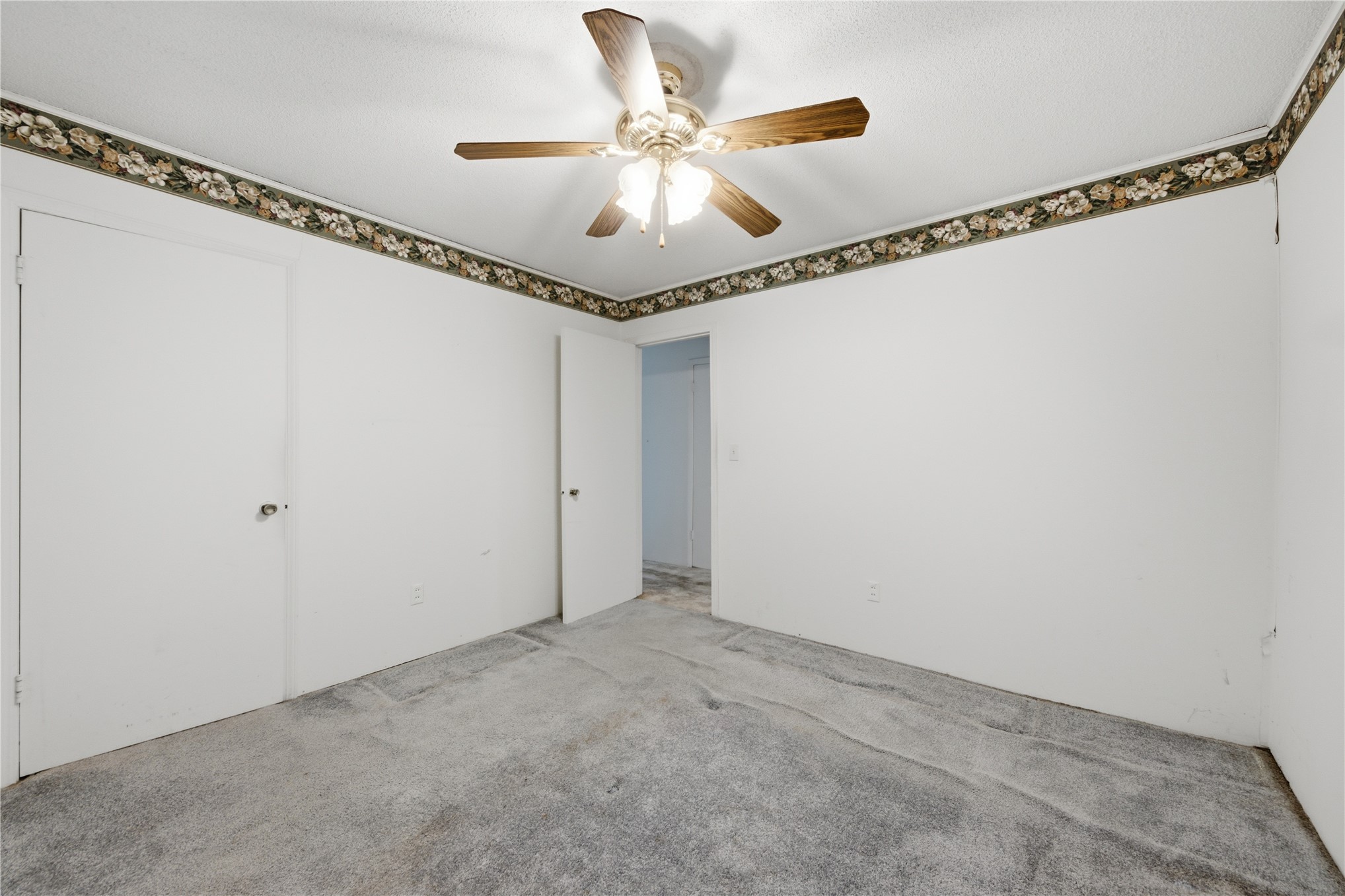 208 S Ora Street Property Photo 14