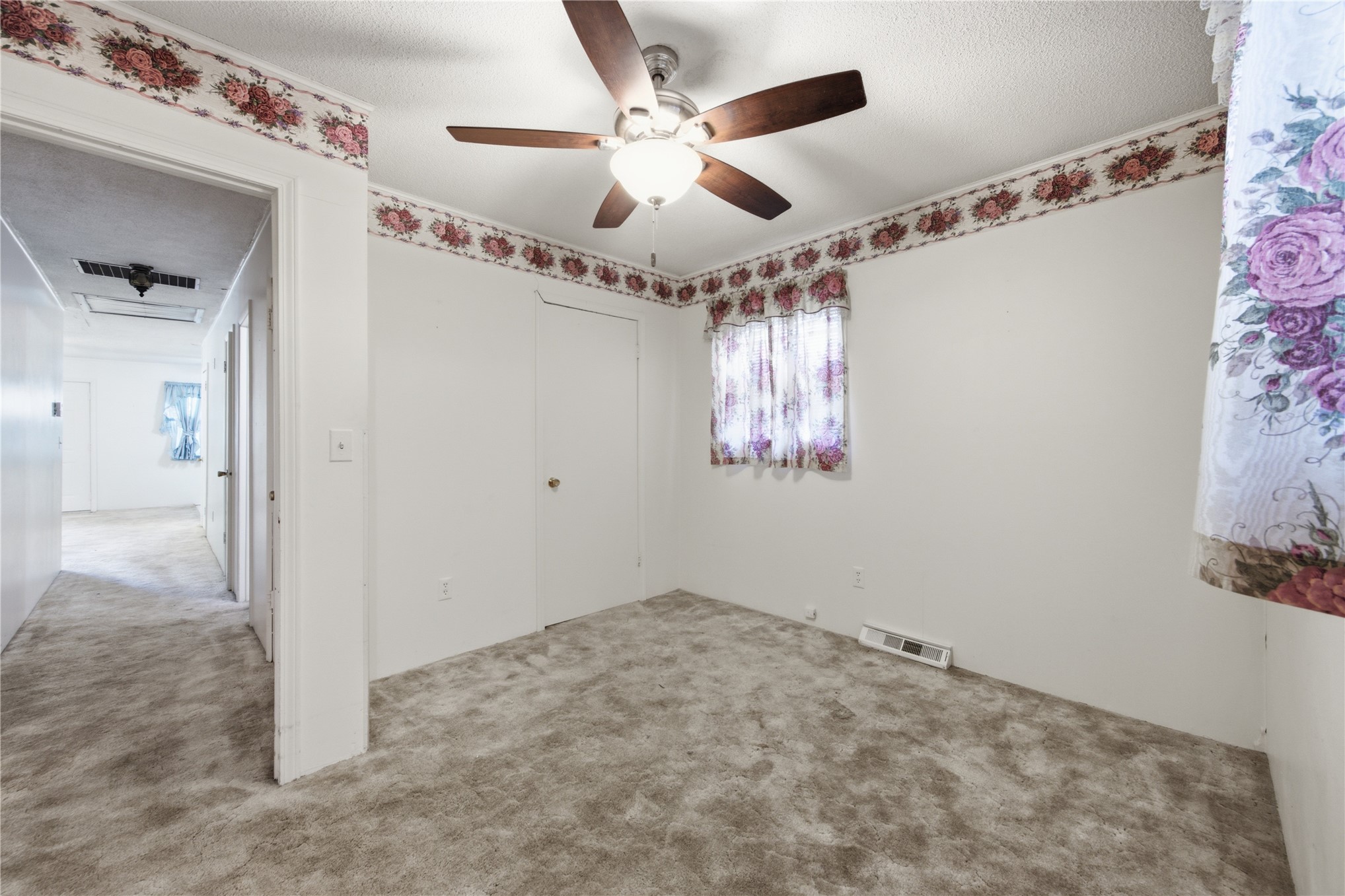 208 S Ora Street Property Photo 15
