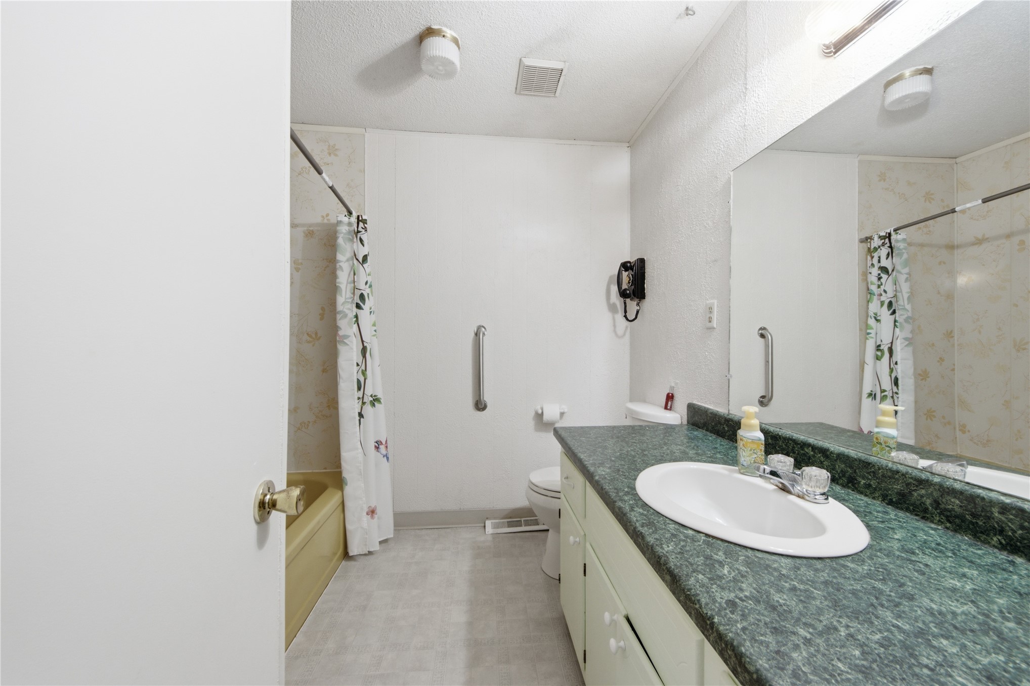 208 S Ora Street Property Photo 19